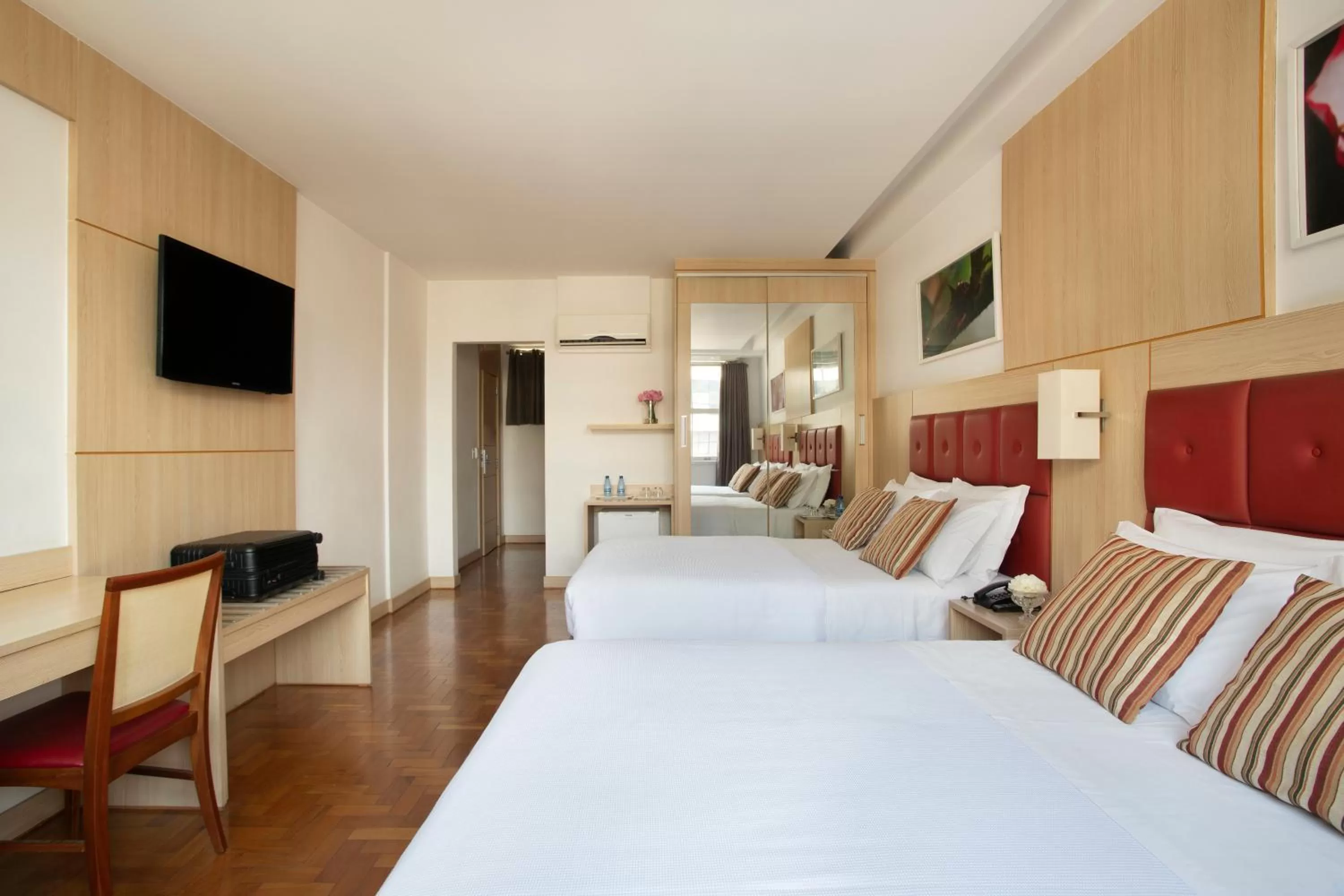 Photo of the whole room, Bed in Normandy Hotel