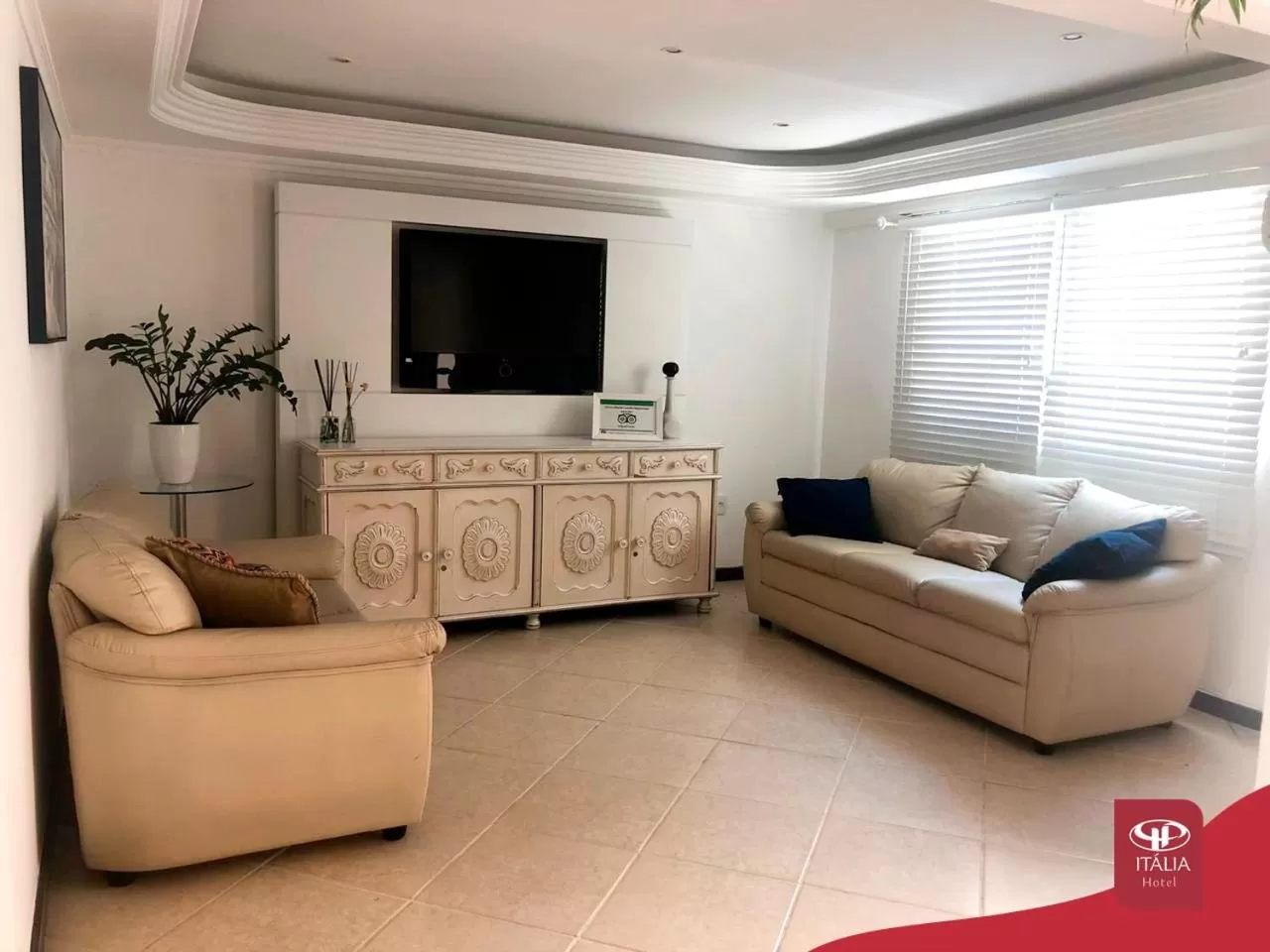 Communal lounge/ TV room in Hotel Italia