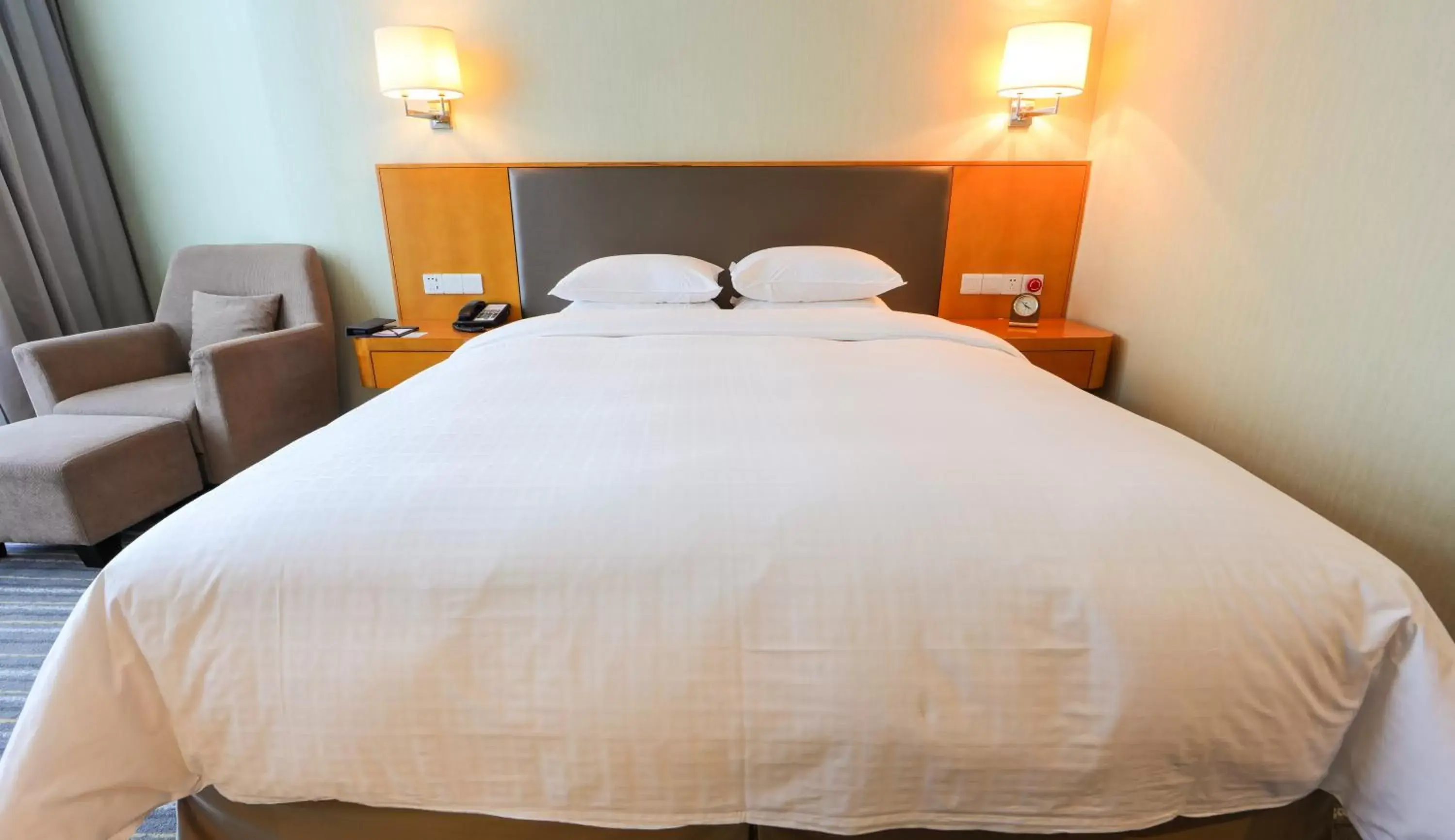 Bed in Ramada Plaza Shanghai Pudong Airport - A journey starts at the PVG Airport