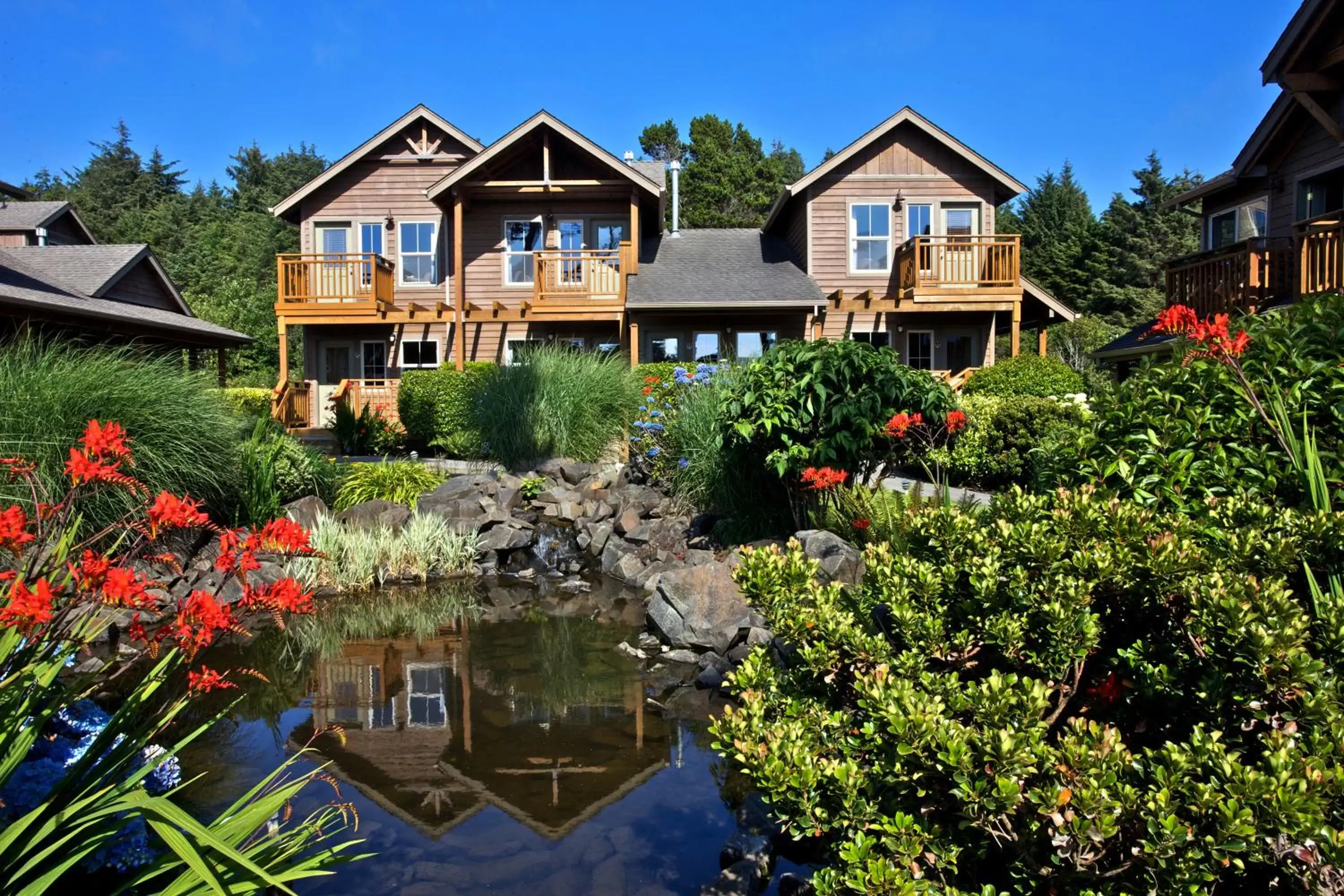 Garden view, Property Building in Inn at Cannon Beach