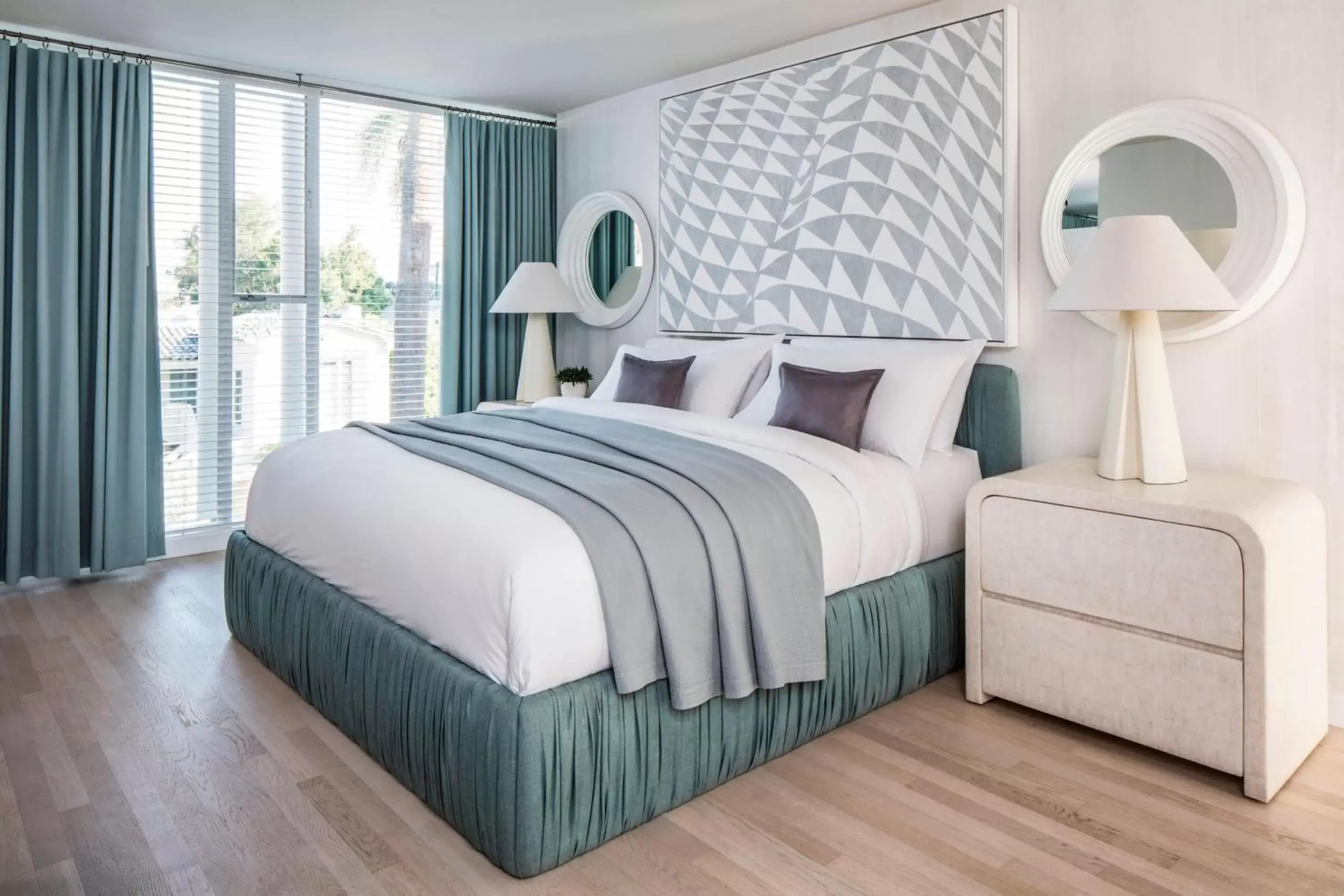 Bedroom, Bed in Avalon Hotel Beverly Hills, a Member of Design Hotels
