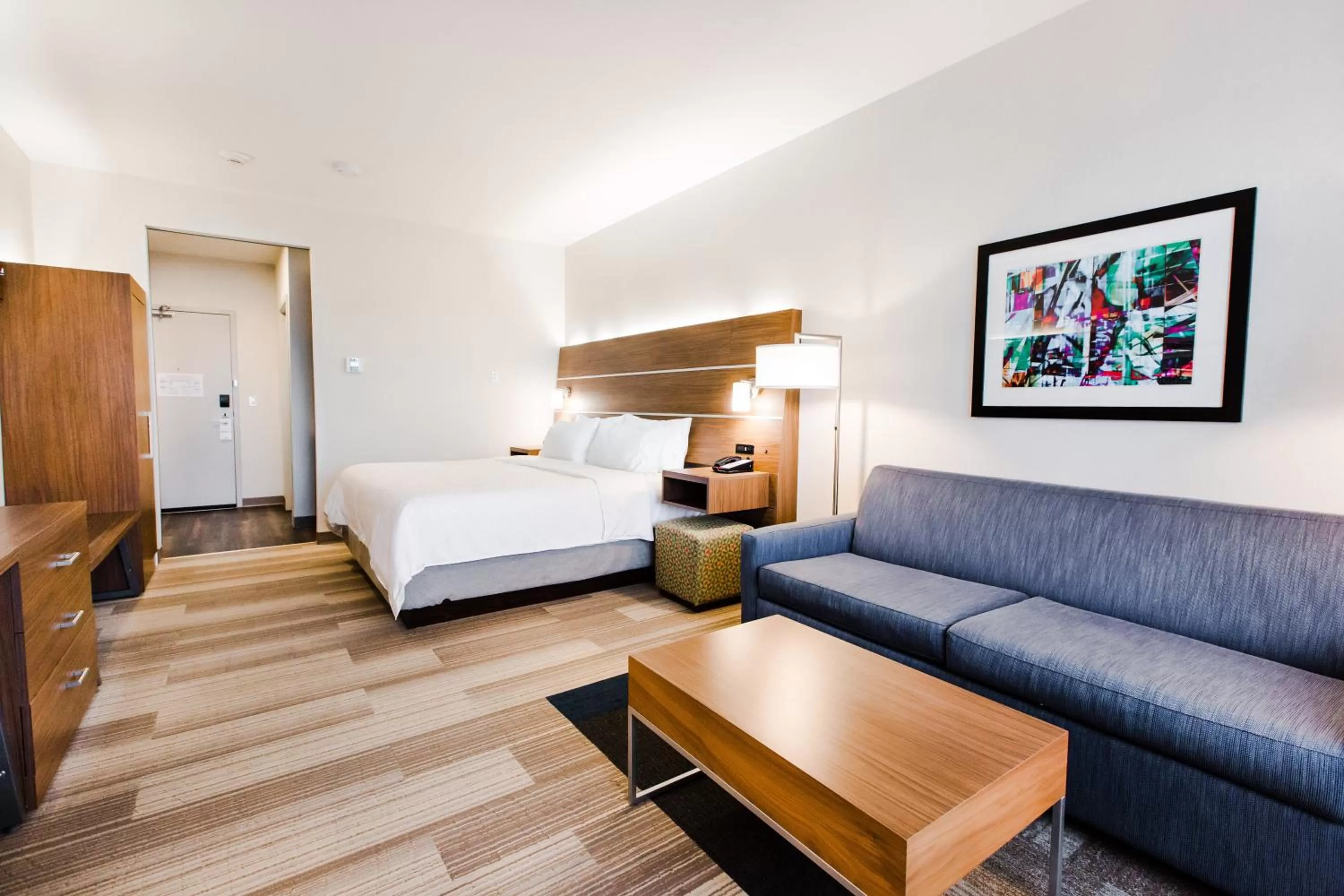 Photo of the whole room, Bed in Holiday Inn Express & Suites - West Edmonton-Mall Area by IHG
