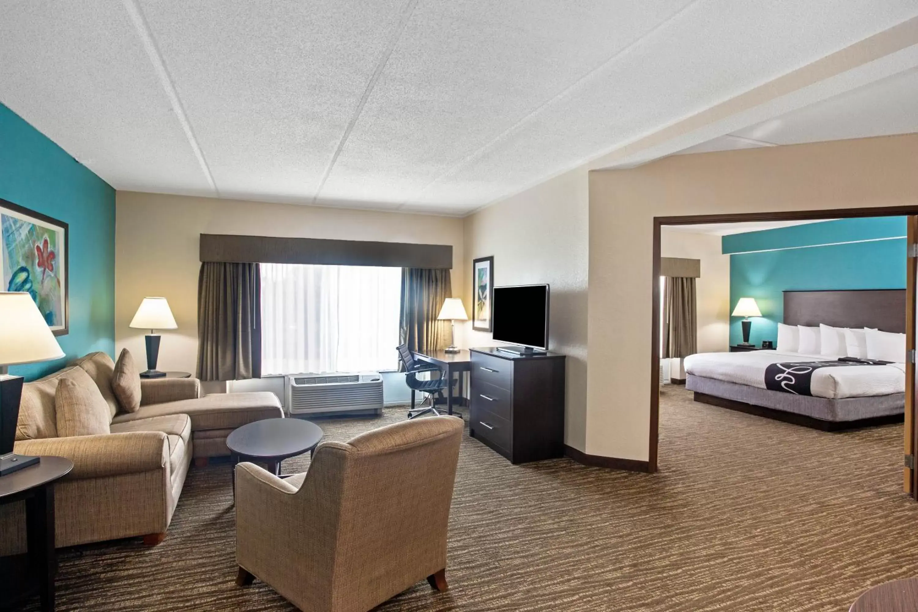 Photo of the whole room, Seating Area in Comfort Inn & Suites Sarasota I75