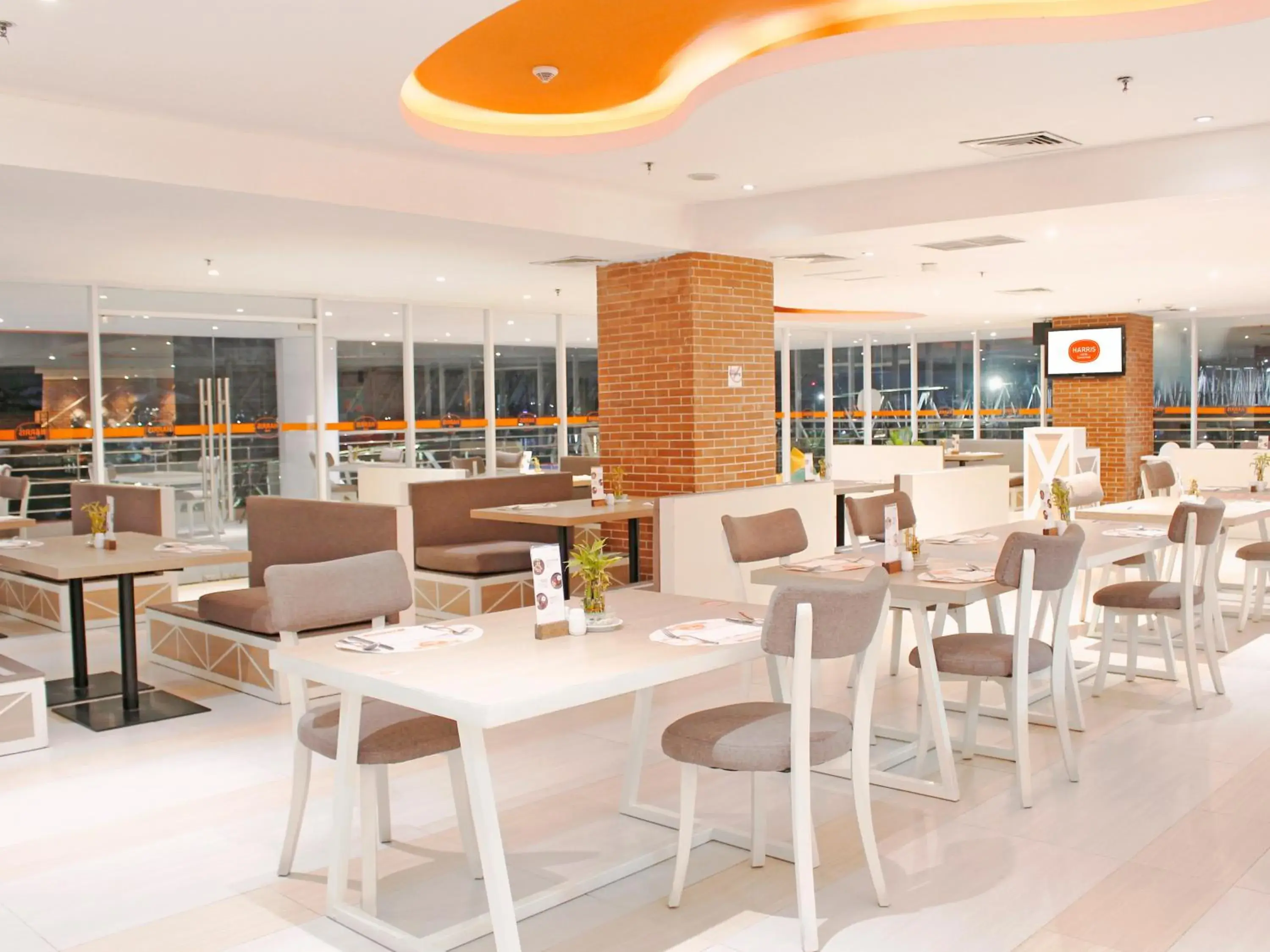 Restaurant/Places to Eat in Harris Hotel Samarinda