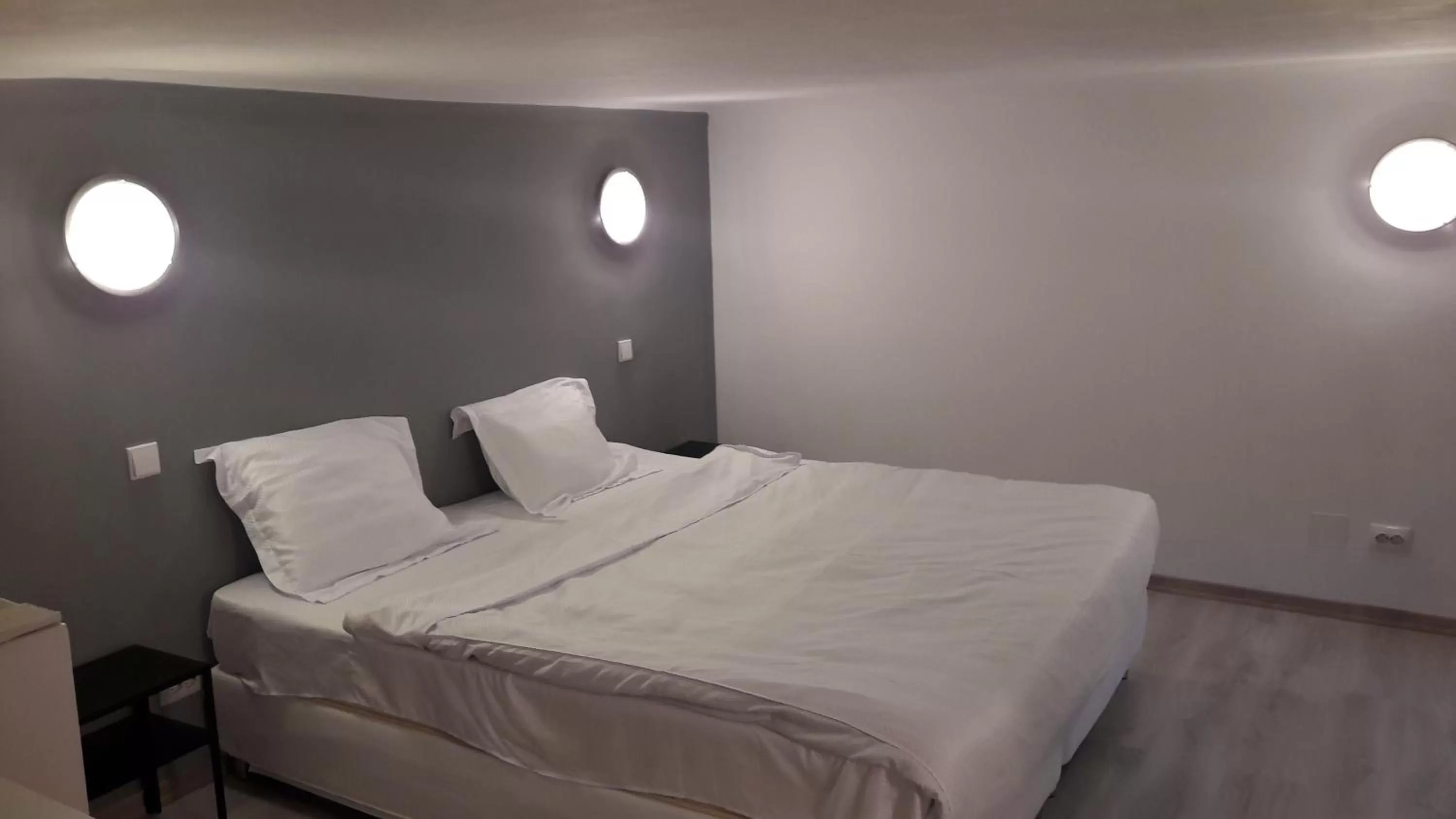 Bed in The Floor Piata Unirii