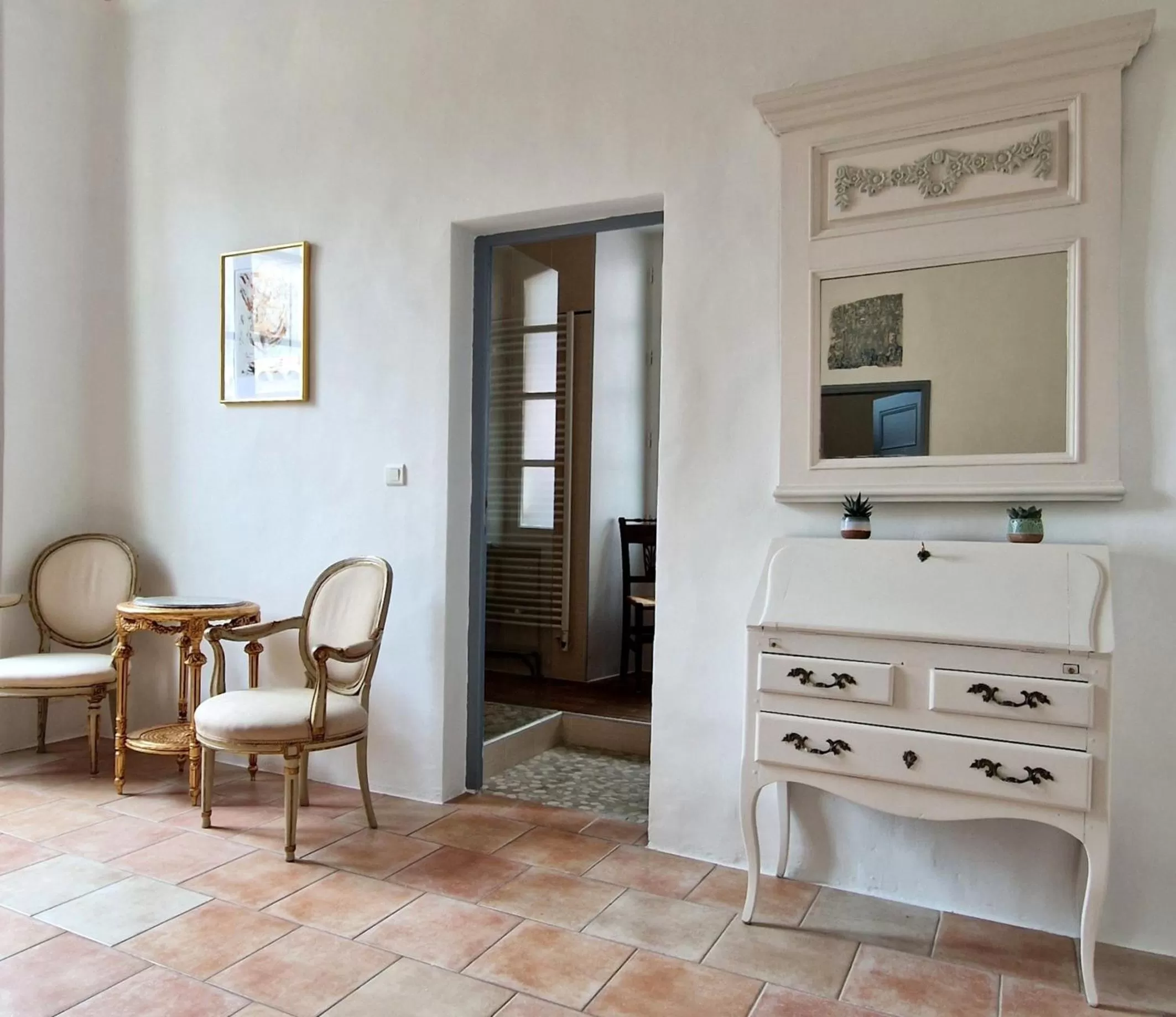 Seating area, Bathroom in La tour de Pezene