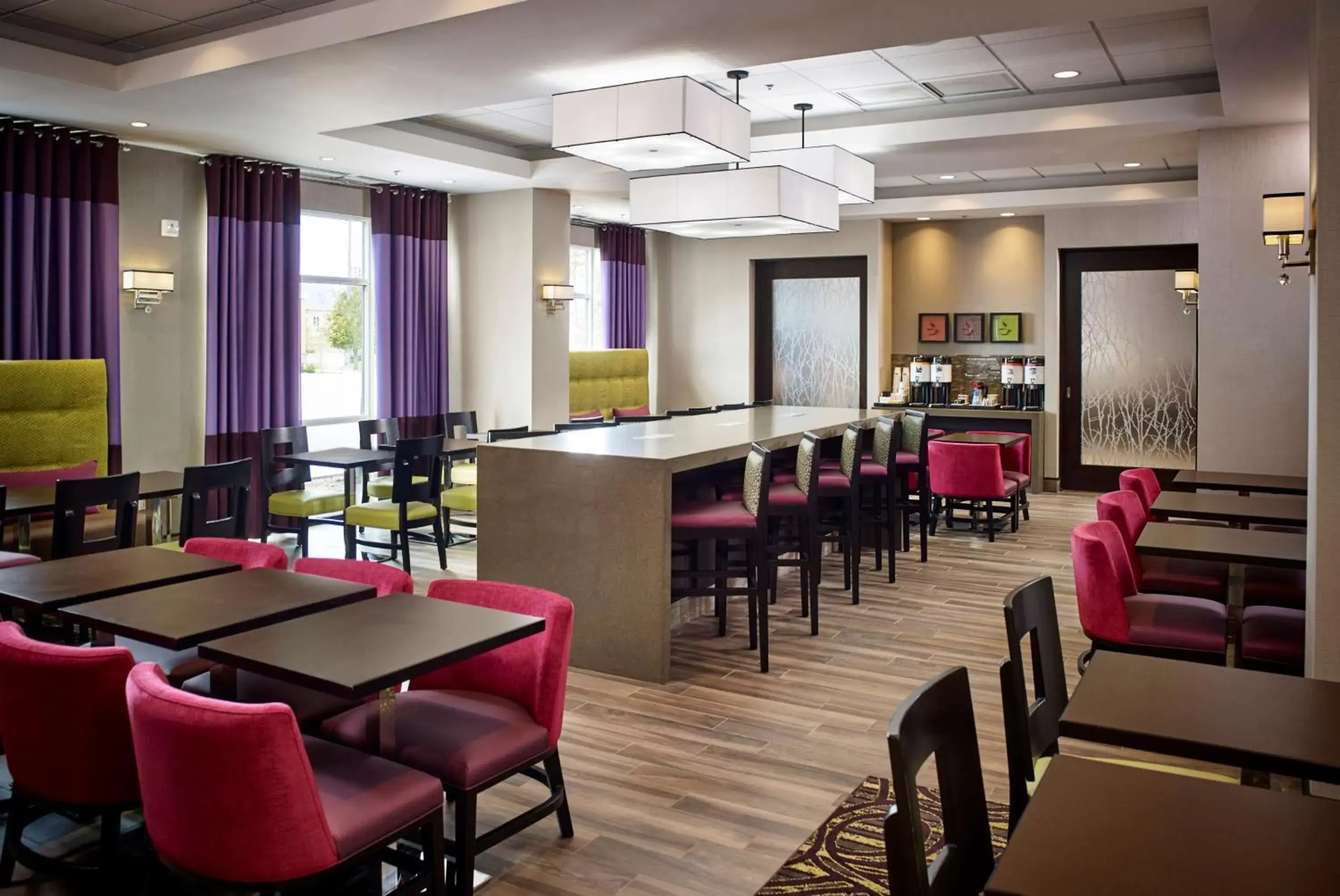 Lobby or reception, Restaurant/Places to Eat in Hampton Inn by Hilton Timmins