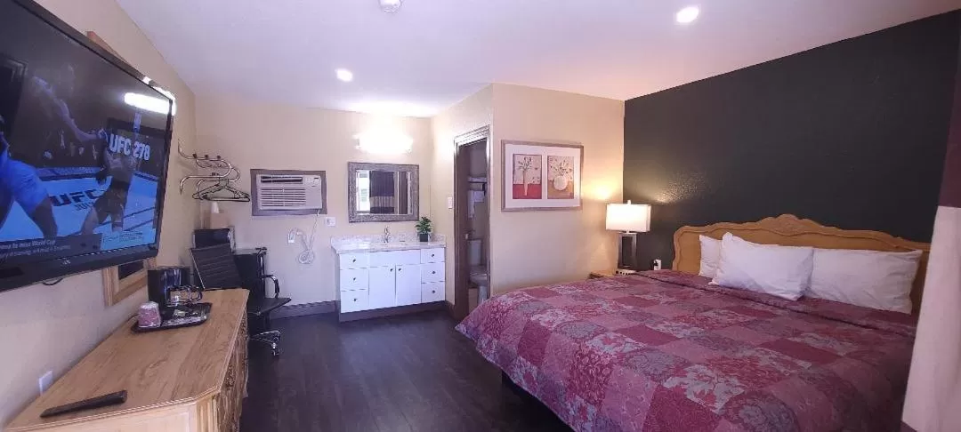 Photo of the whole room, Bed in Lakeview Inn