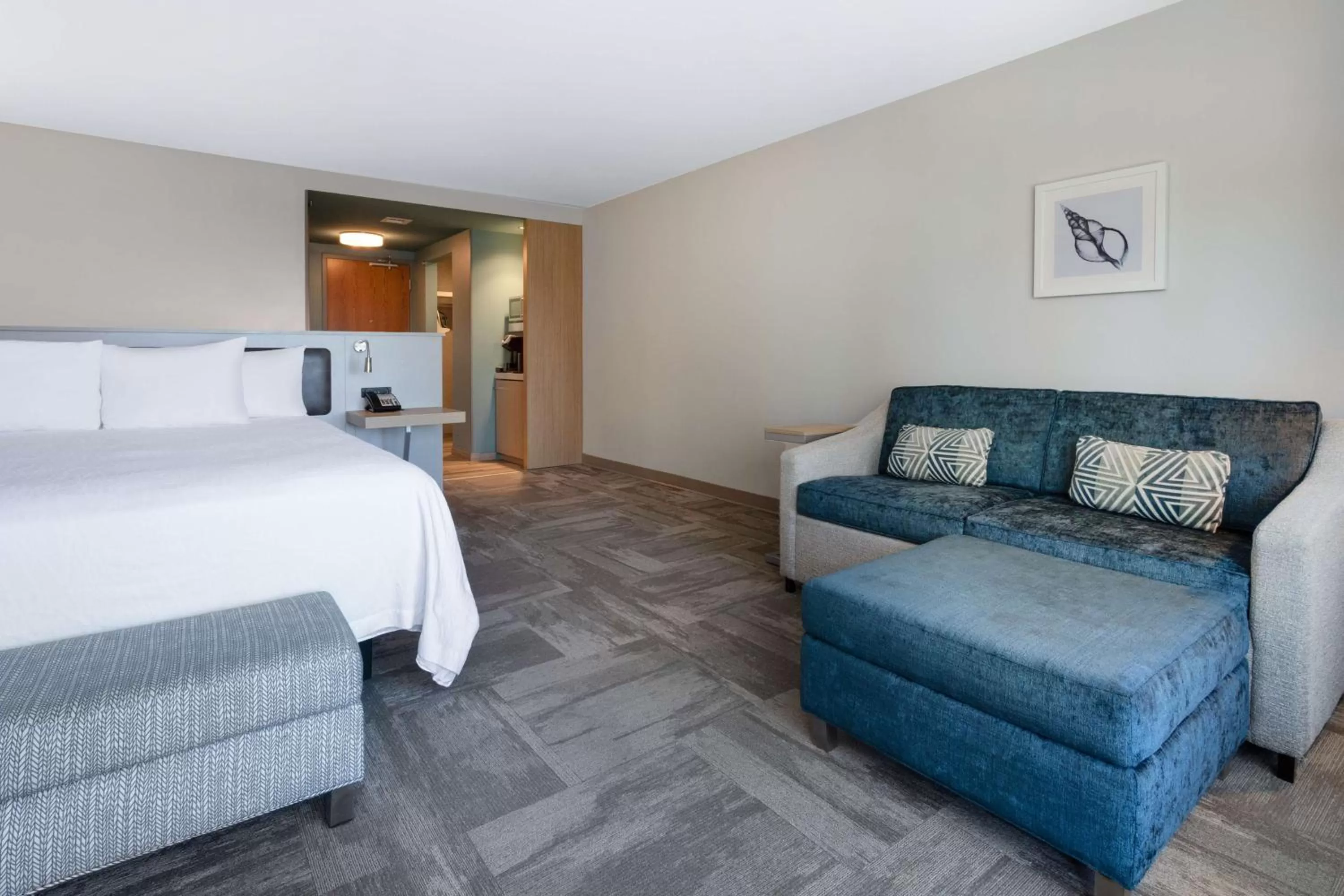 Living room, Bed in Hilton Garden Inn Destin Miramar Beach, Fl