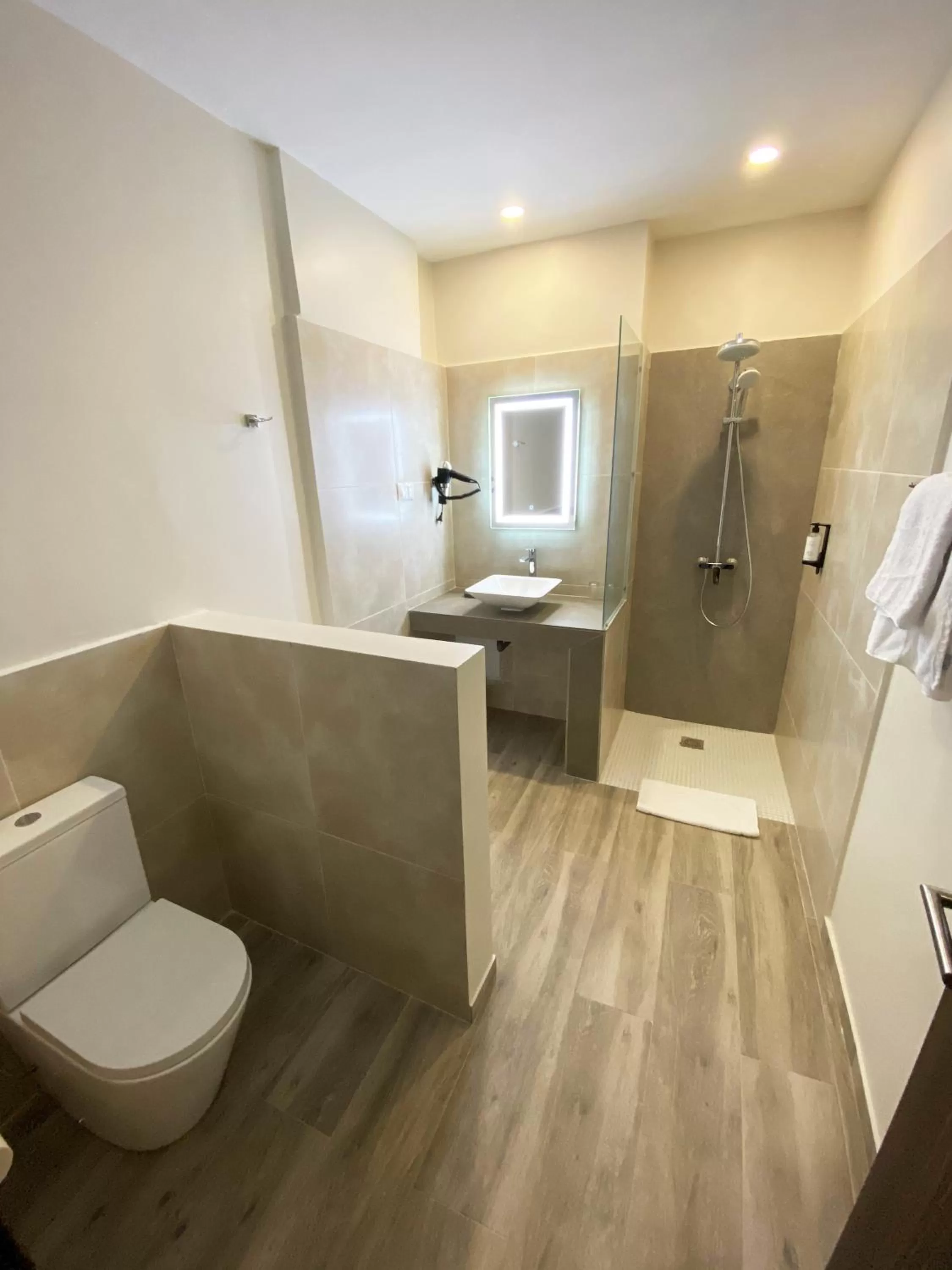 Shower, Bathroom in Hotel L'Adresse Dakar