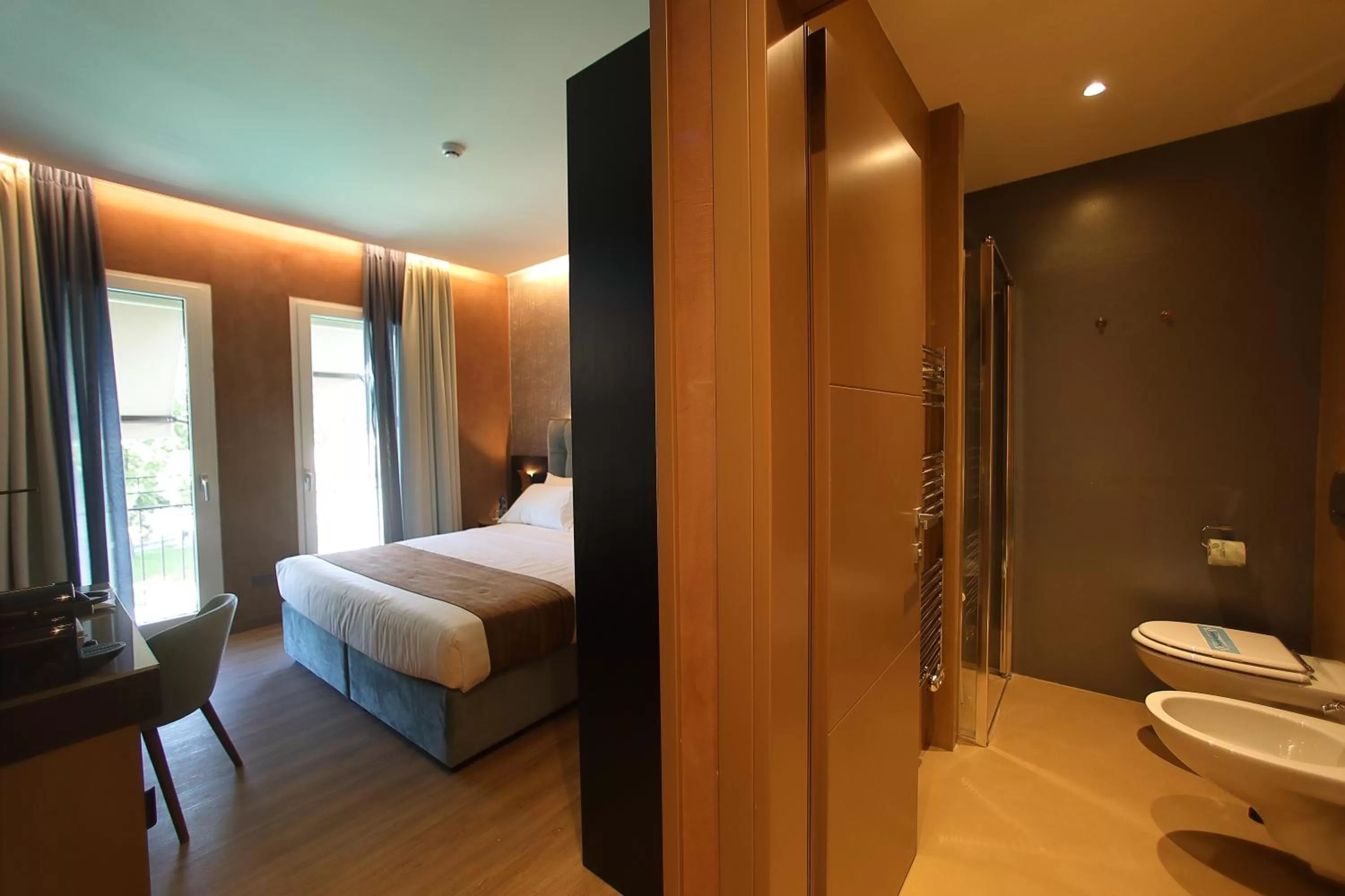 Bathroom, Bed in Hotel Bell'arrivo by Dori