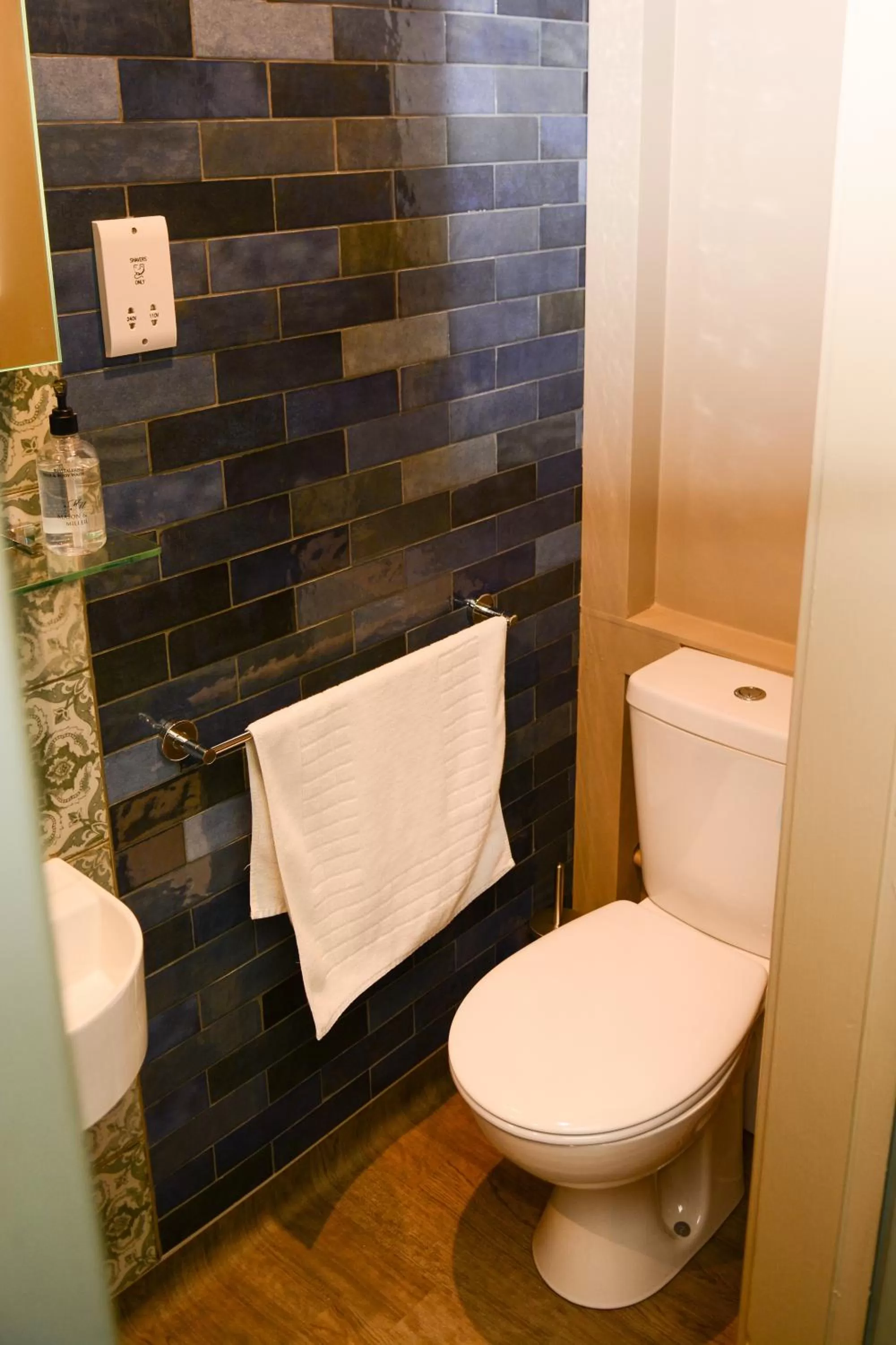 Bathroom in Plough Inn