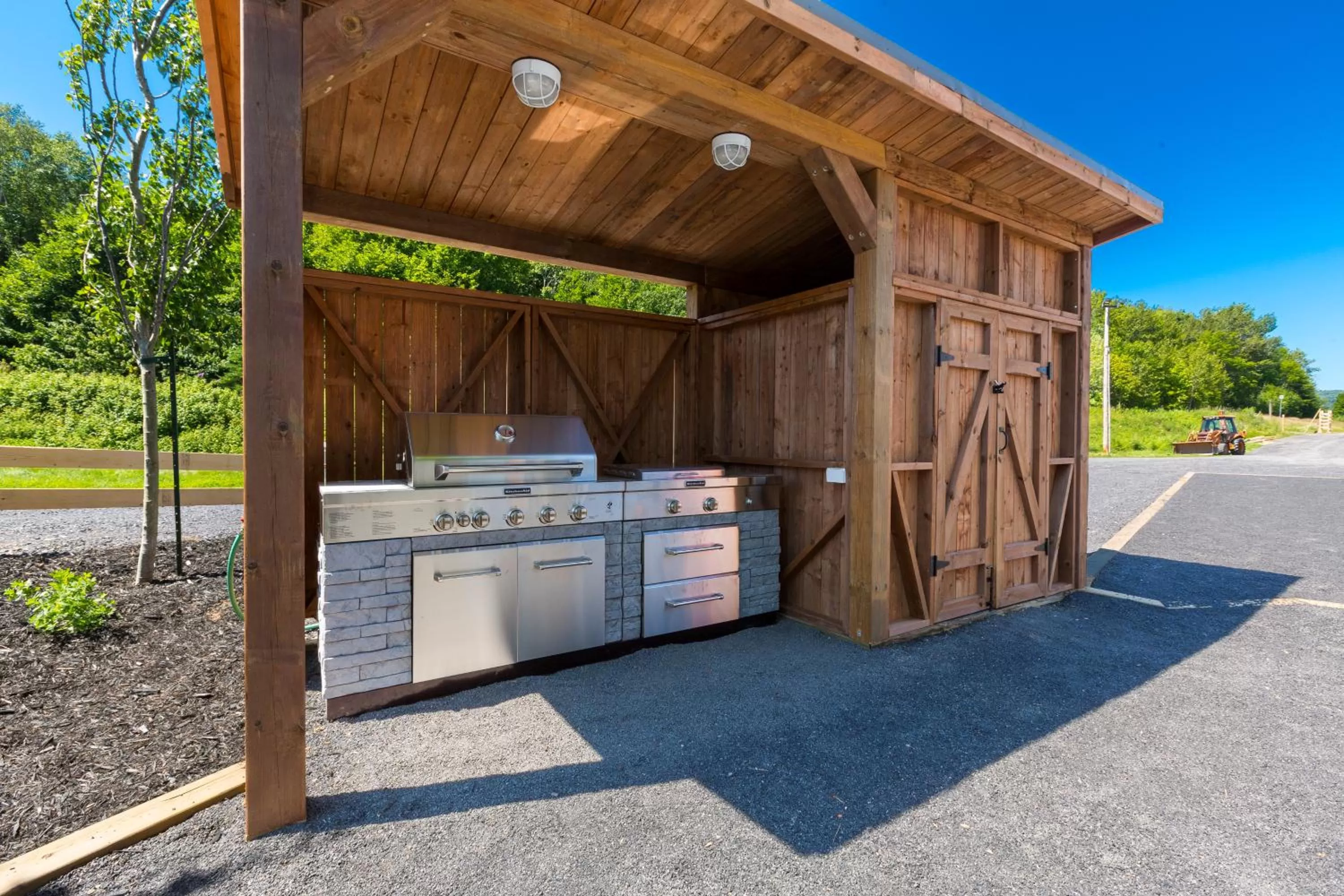 BBQ facilities in Hotel-Motel Castel de la Mer
