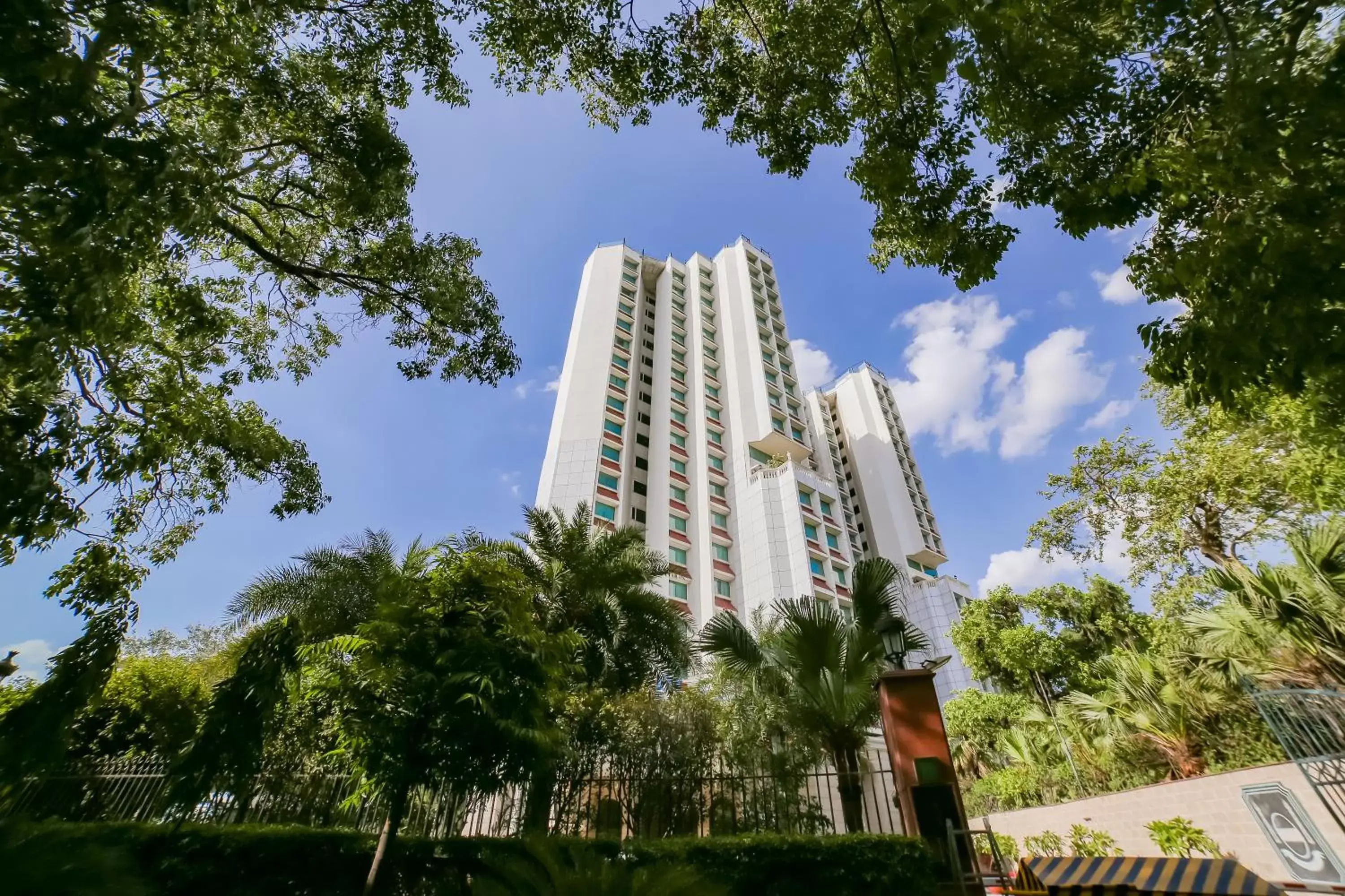 Property Building in Hotel The Royal Plaza