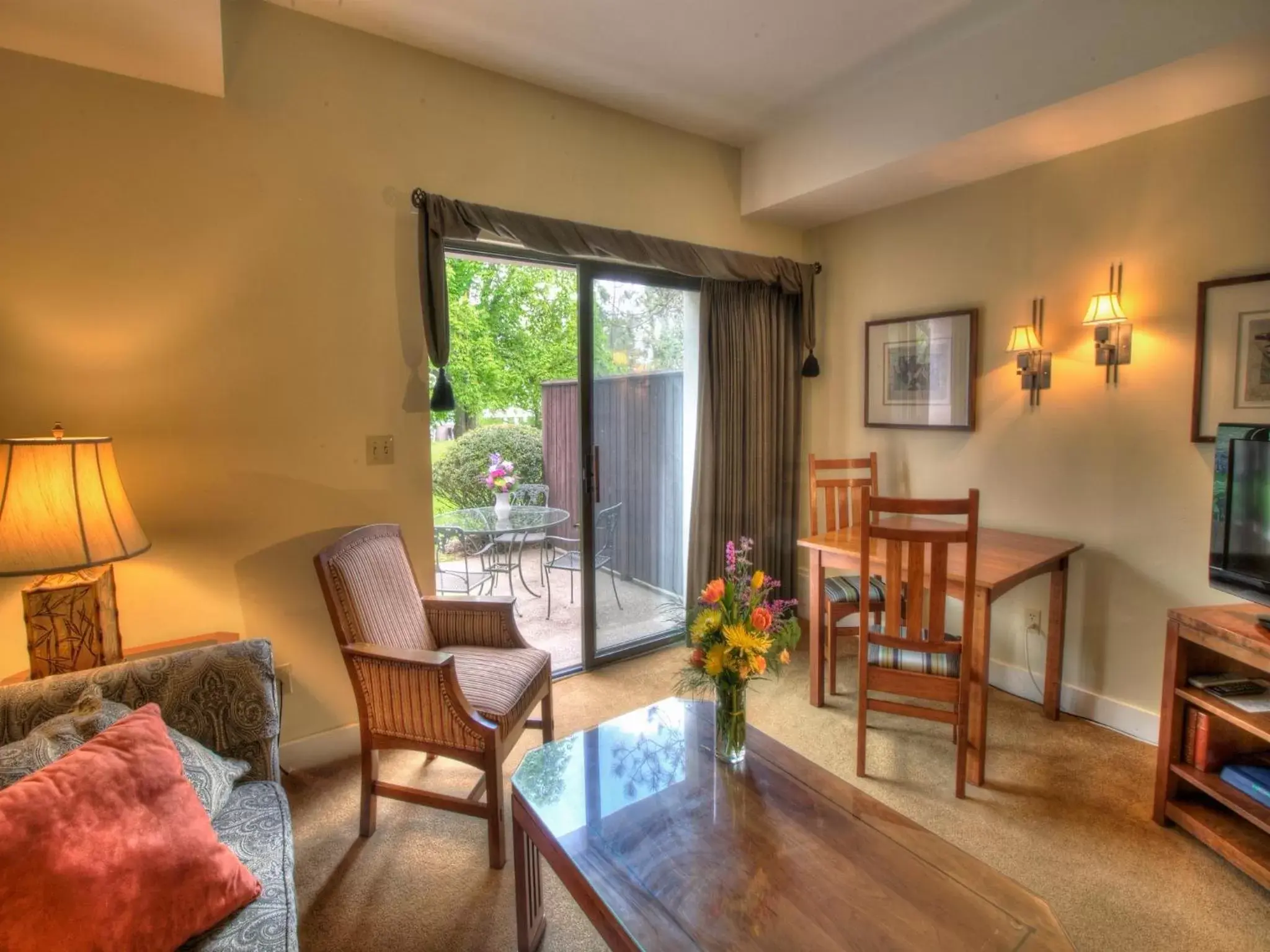 Patio, Seating Area in Geneva On The Lake Boutique Resort Hotel