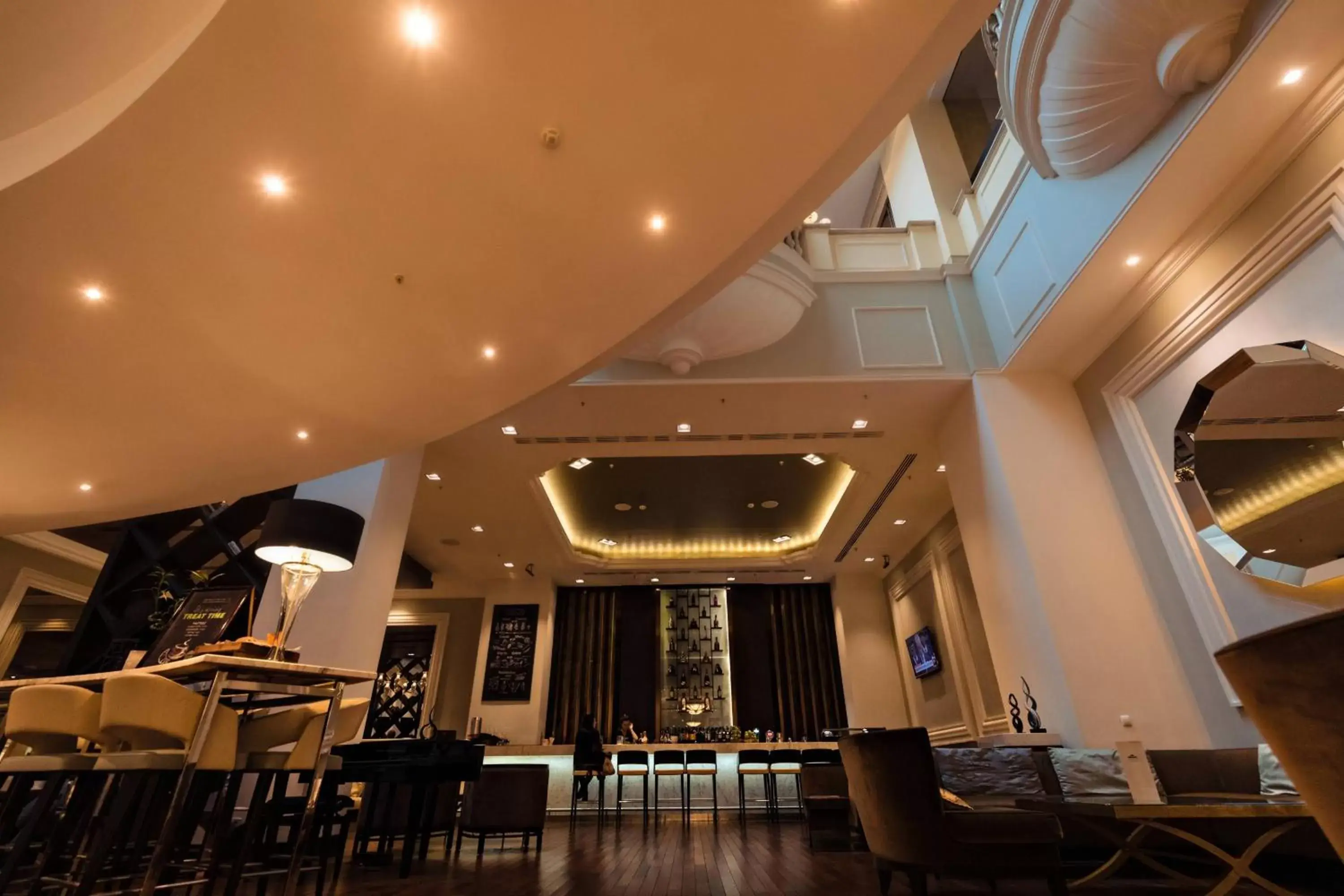 Lounge or bar in JW Marriott Bucharest Grand Hotel