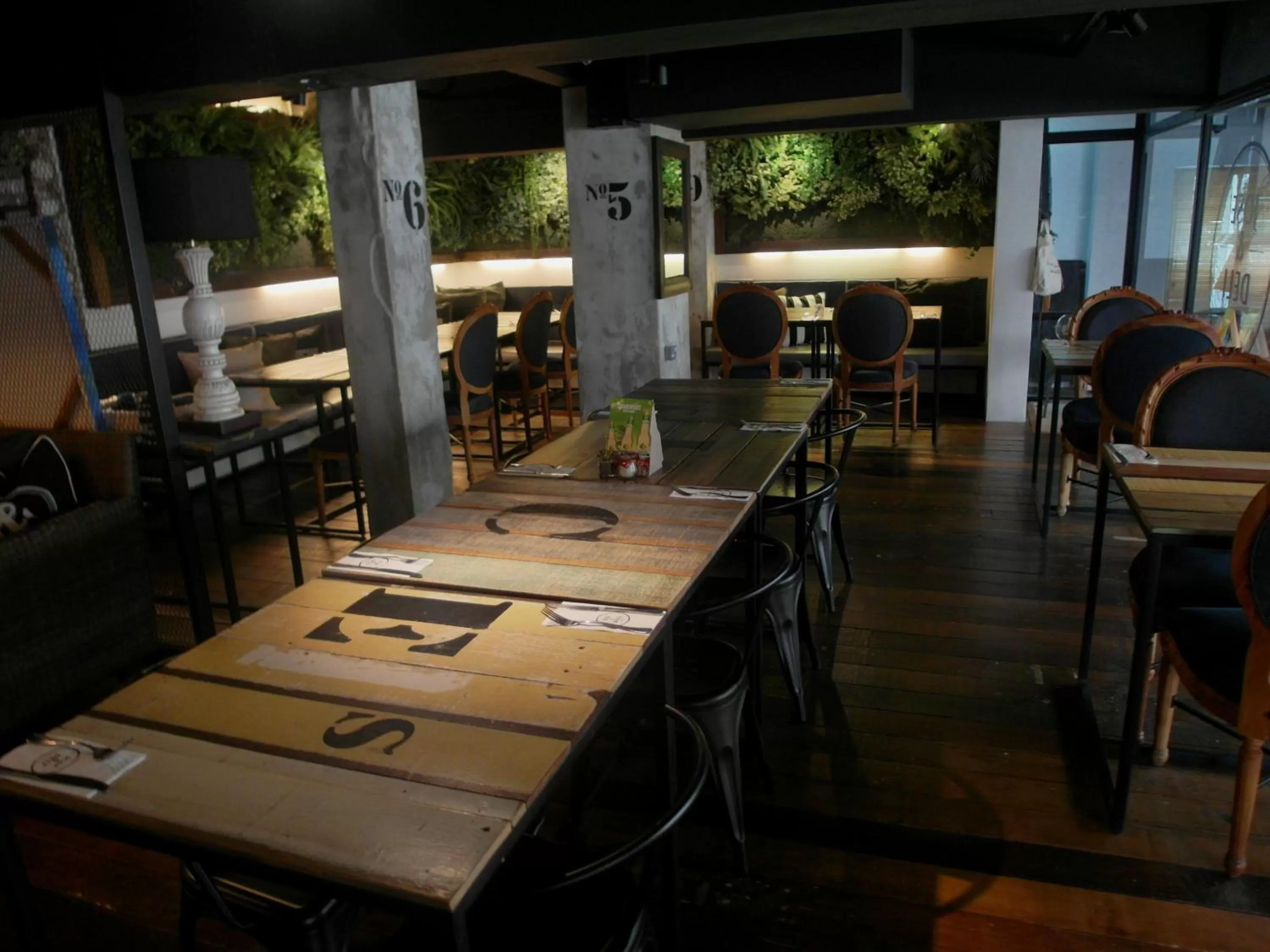 Restaurant/places to eat in French Hotel