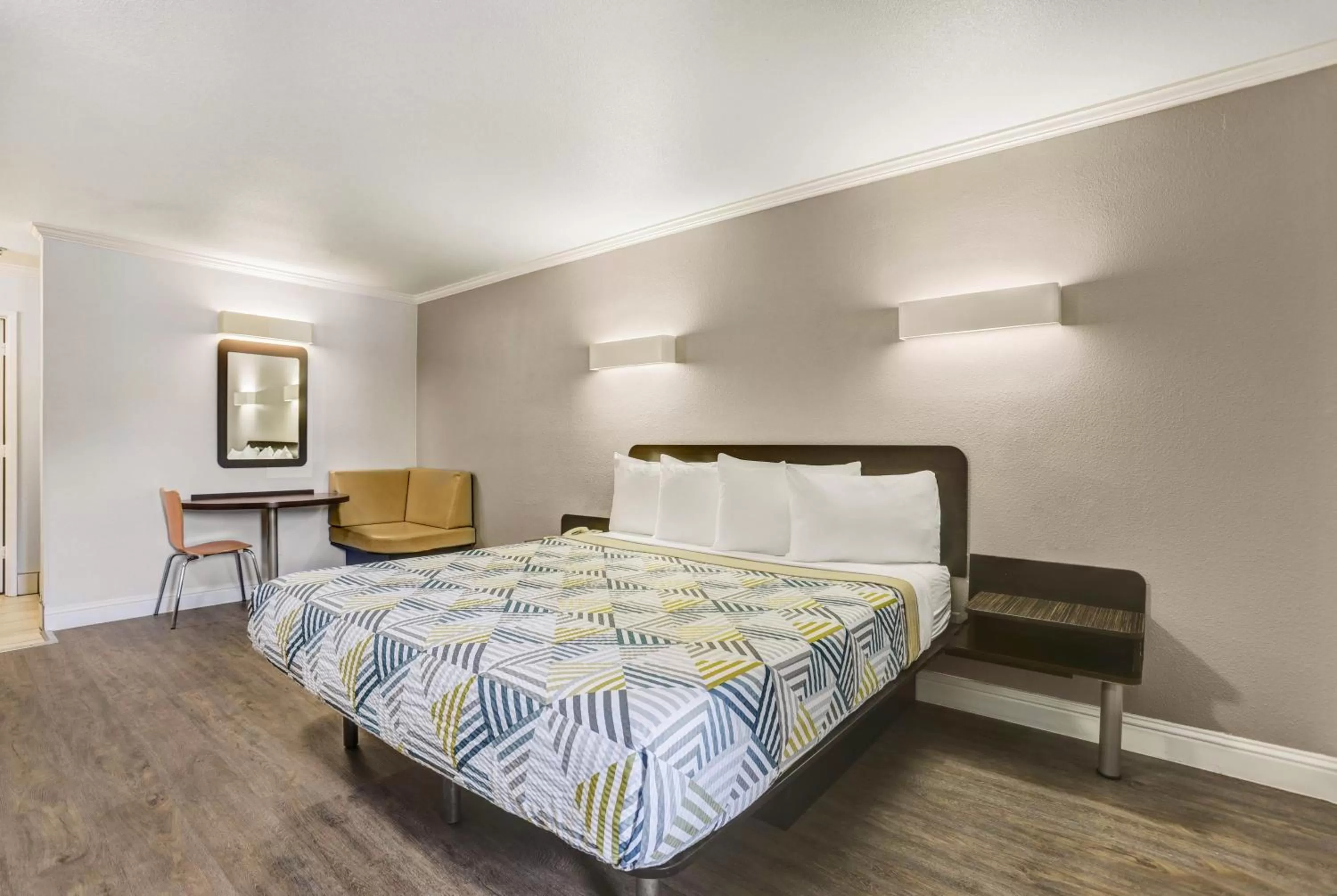 Bedroom, Bed in Motel 6-Lodi, CA