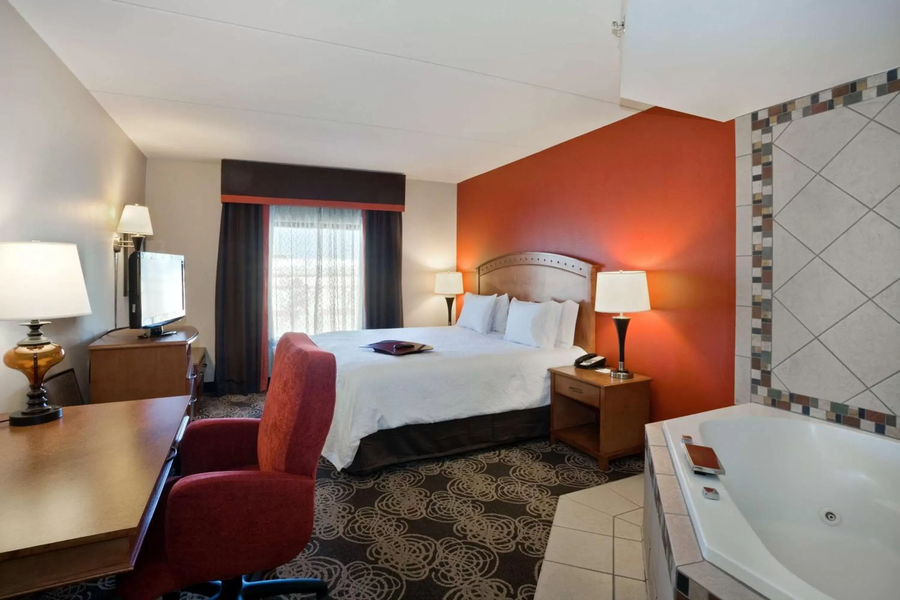 Bed in Hampton Inn & Suites Dallas-Allen