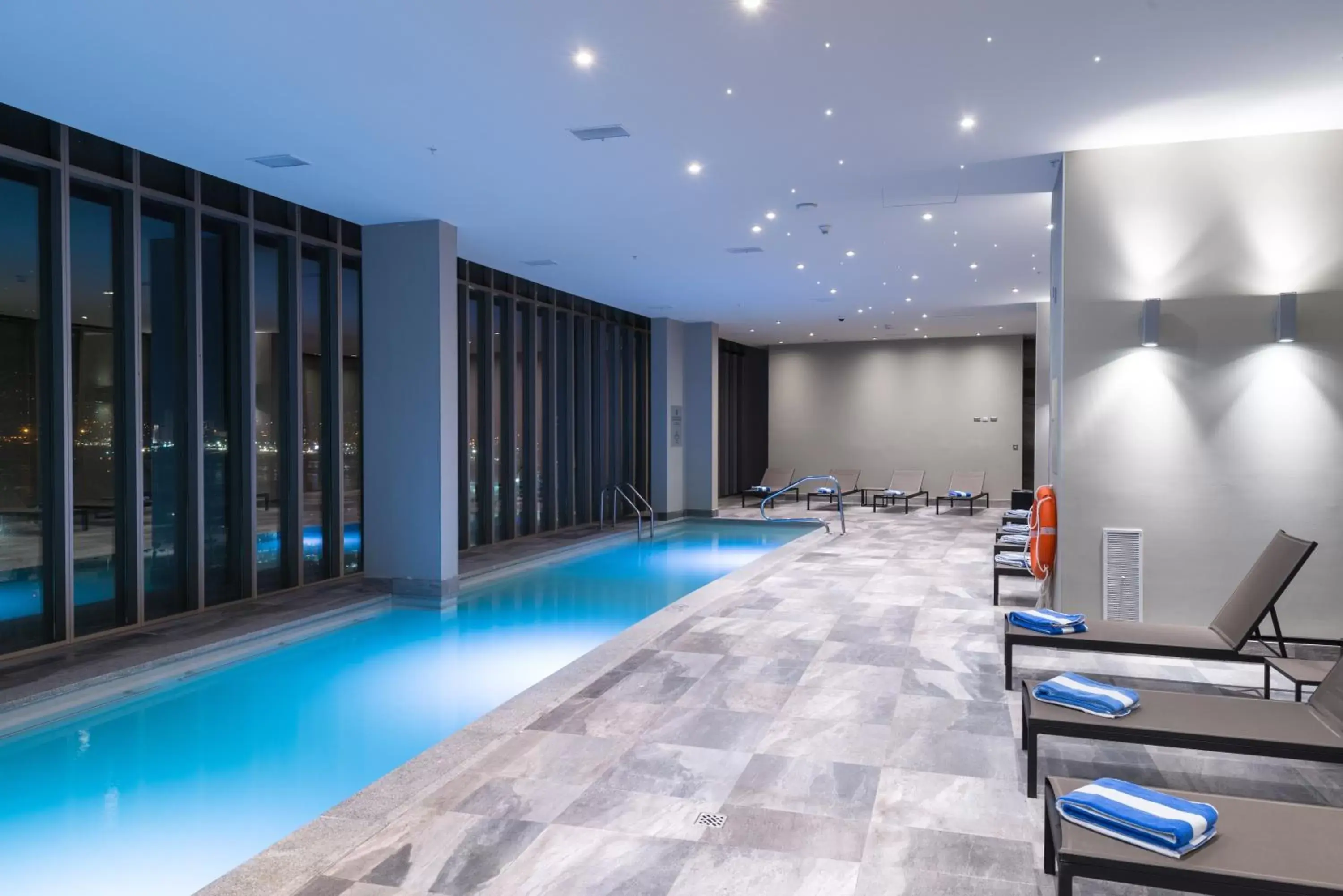 Swimming pool in Hilton Garden Inn Iquique Swimming pool in Hilton Garden Inn Iquique