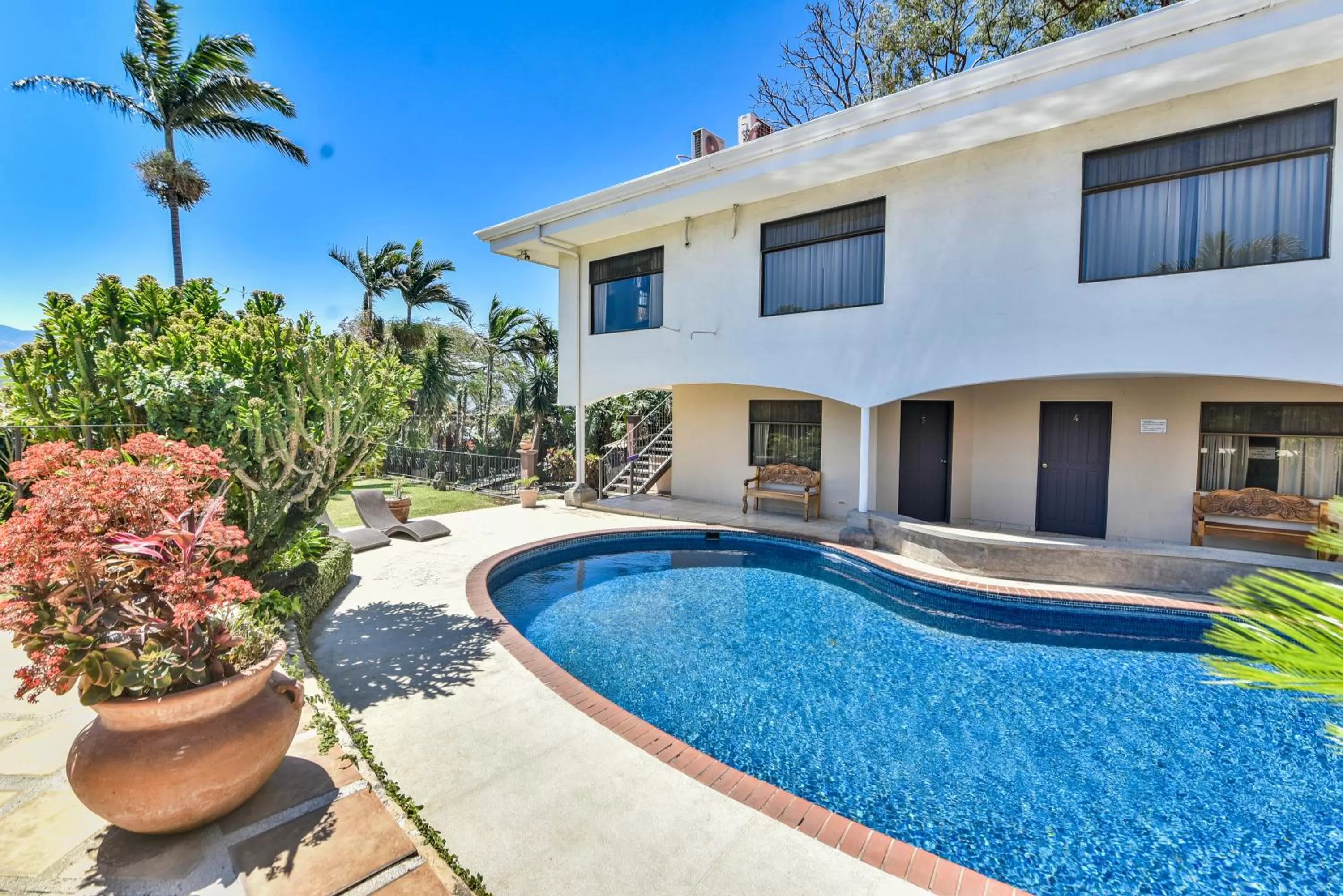 Pool view in La Riviera Hotel