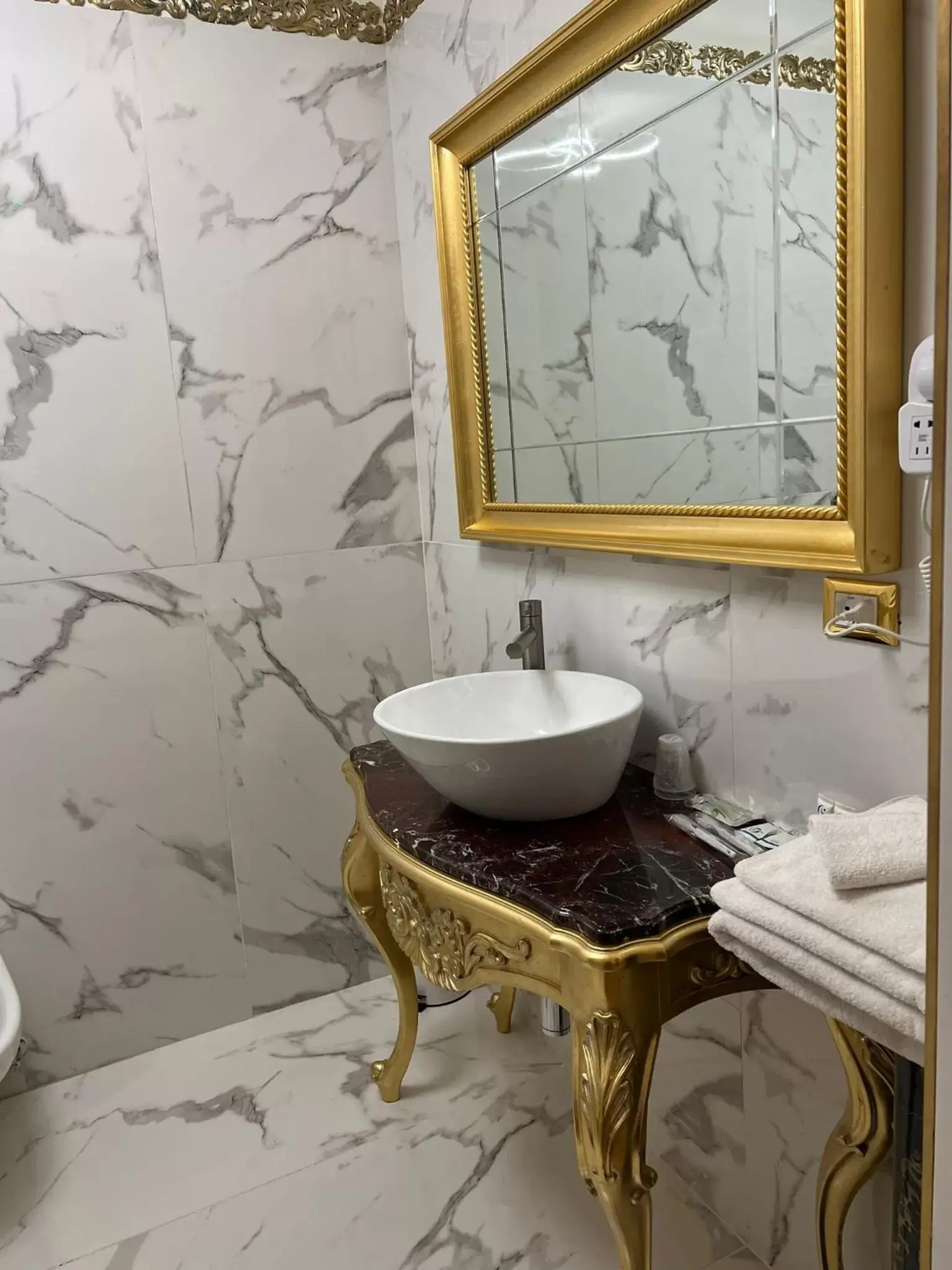 Bathroom in Hotel Villa Pigalle