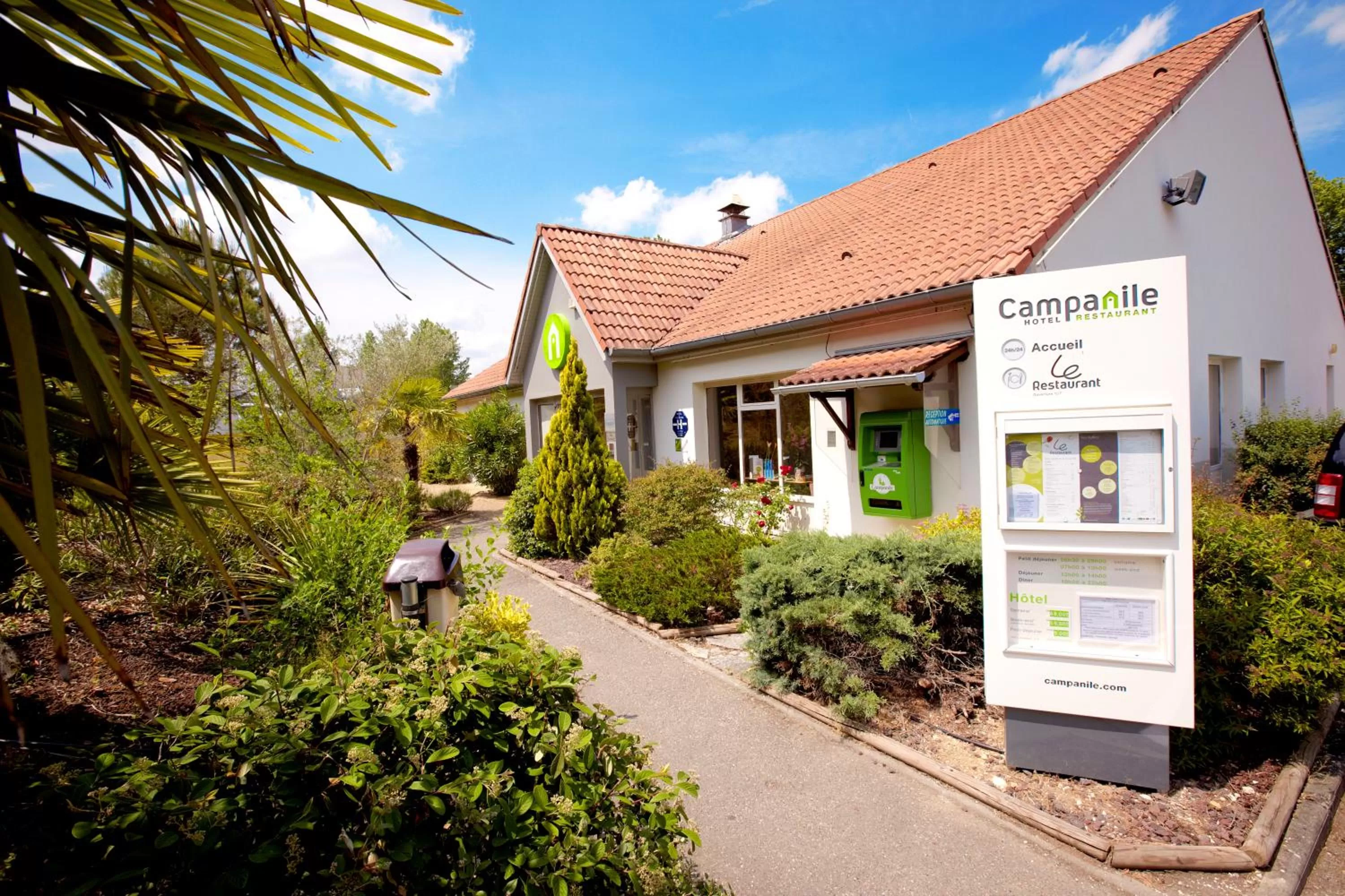 Facade/entrance in Campanile Hôtel Auch