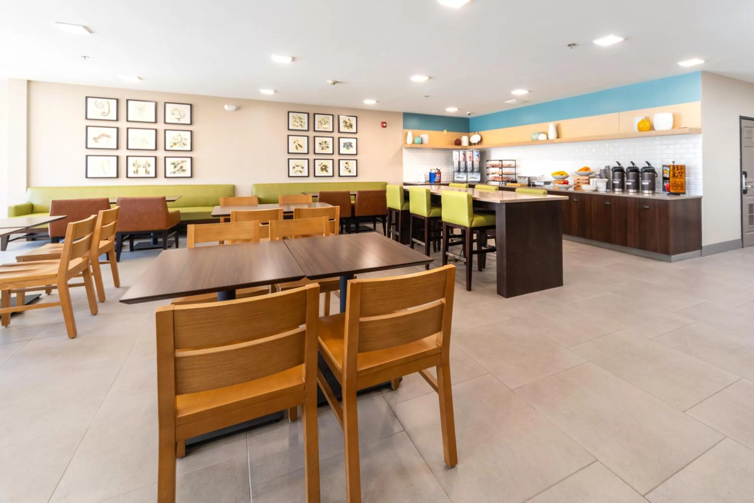 Breakfast in Country Inn & Suites by Radisson, Cumming near NorthSide Hospital Forsyth