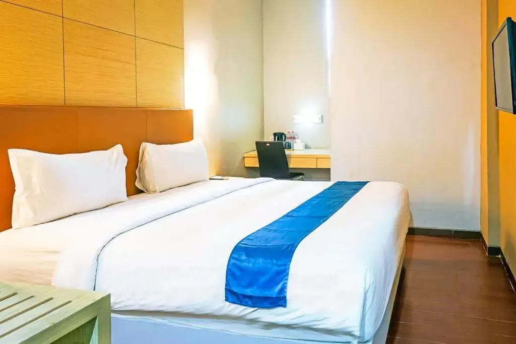 Bedroom, Bed in Terraz Tree Hotel Jakarta