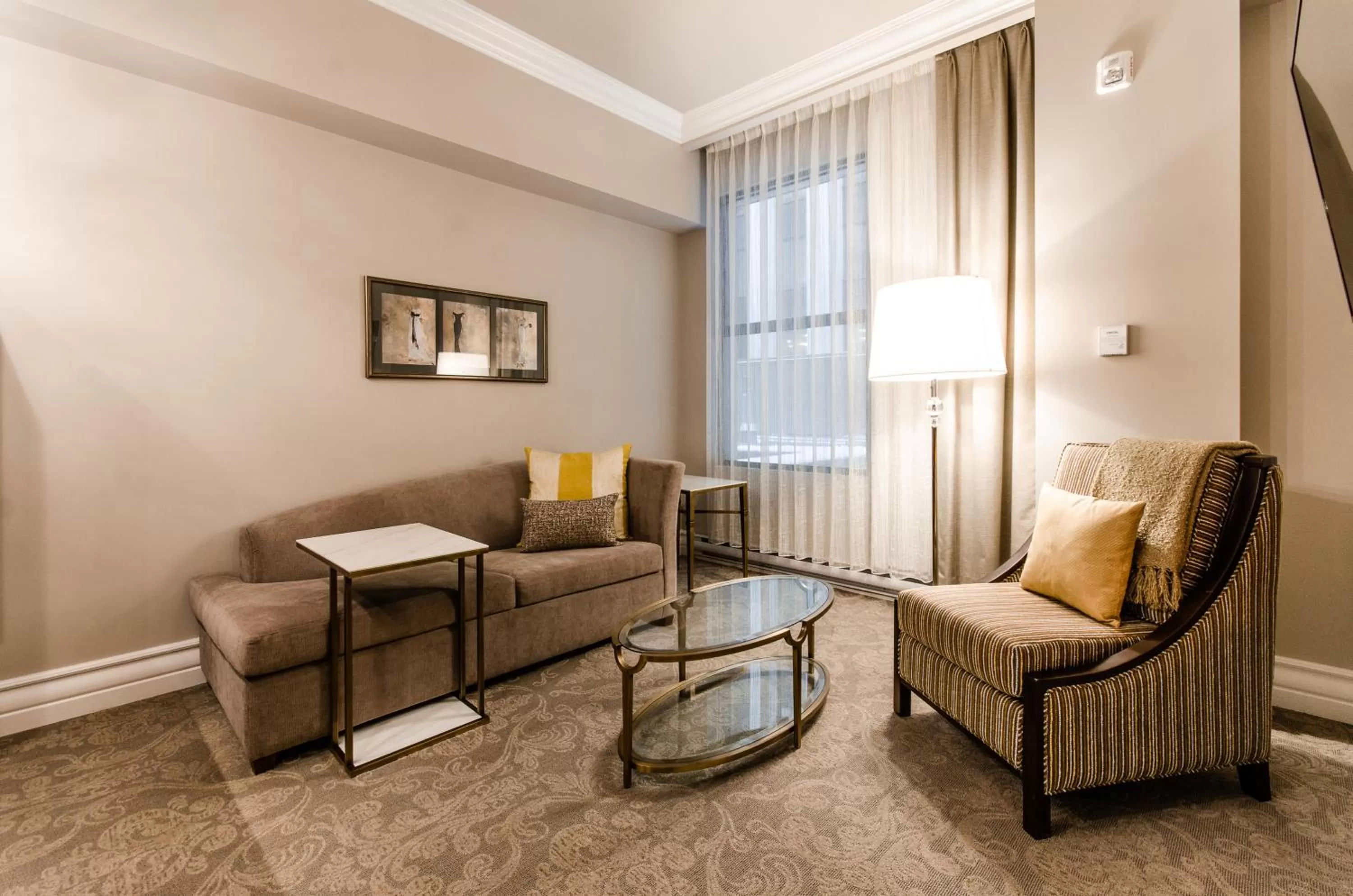 Living room in Hôtel Birks Montréal