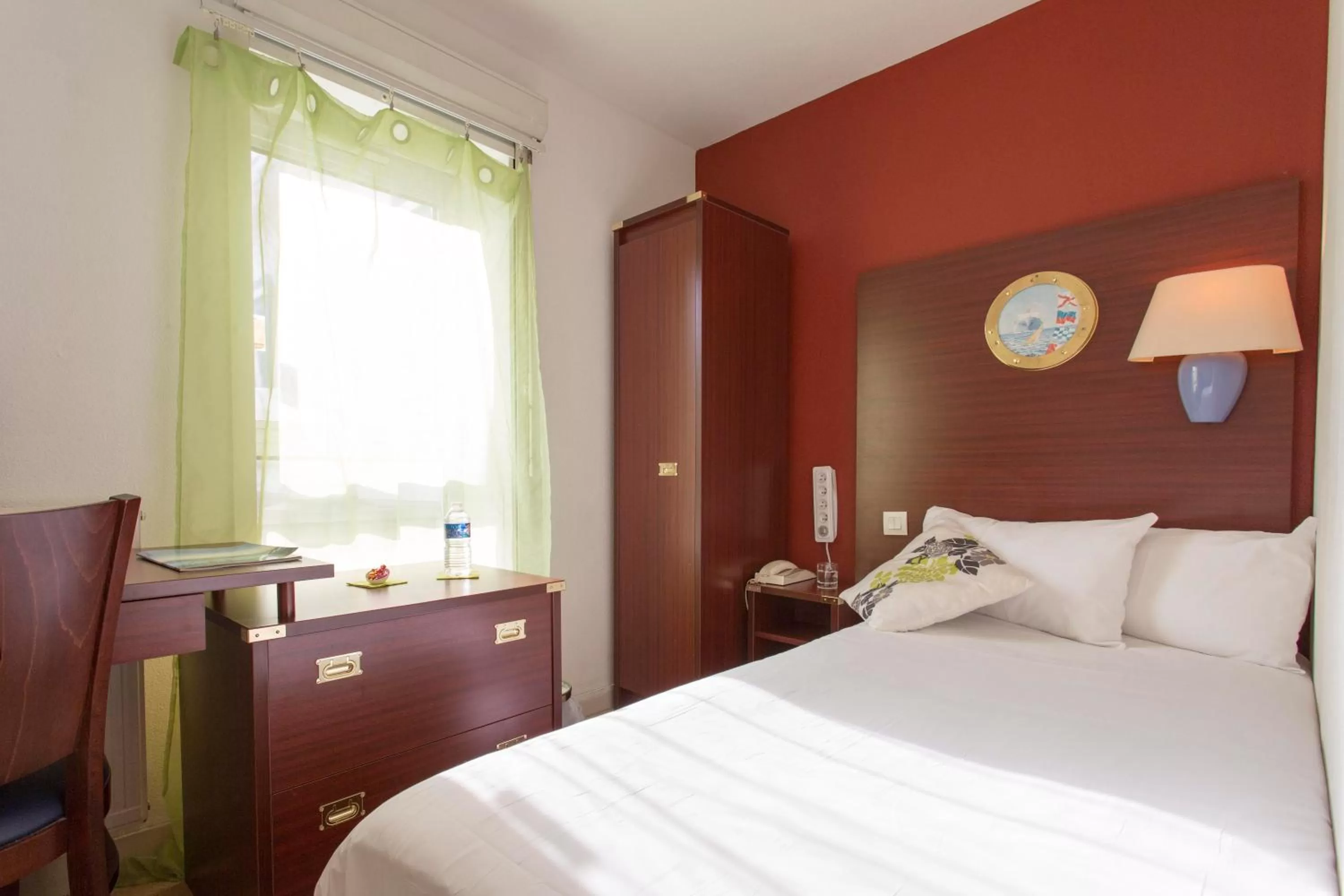 Hôtel Les Gens De Mer Lorient by Popinns