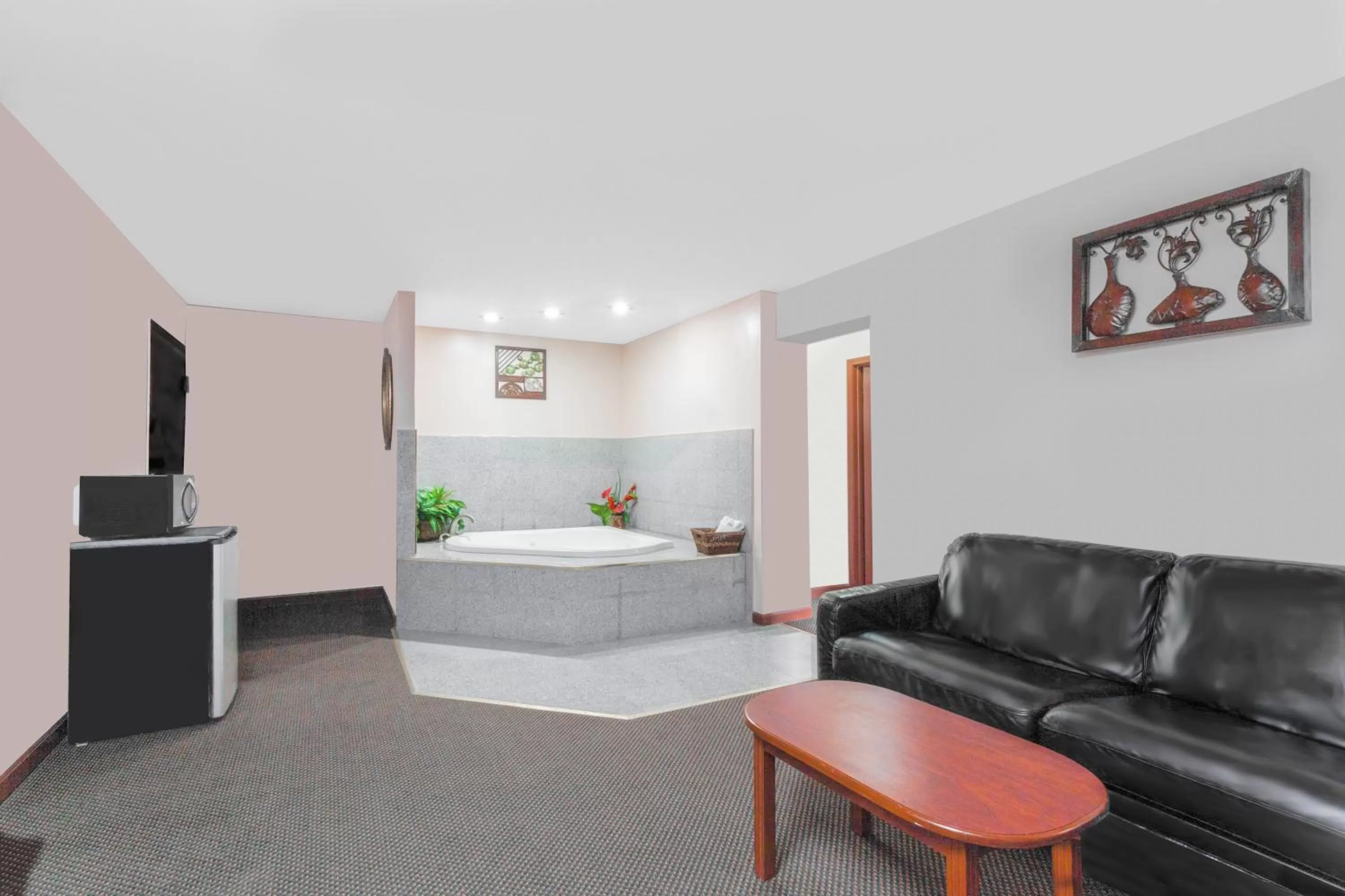 One-Bedroom King Suite - Non-Smoking in Days Inn by Wyndham Wurtsboro
