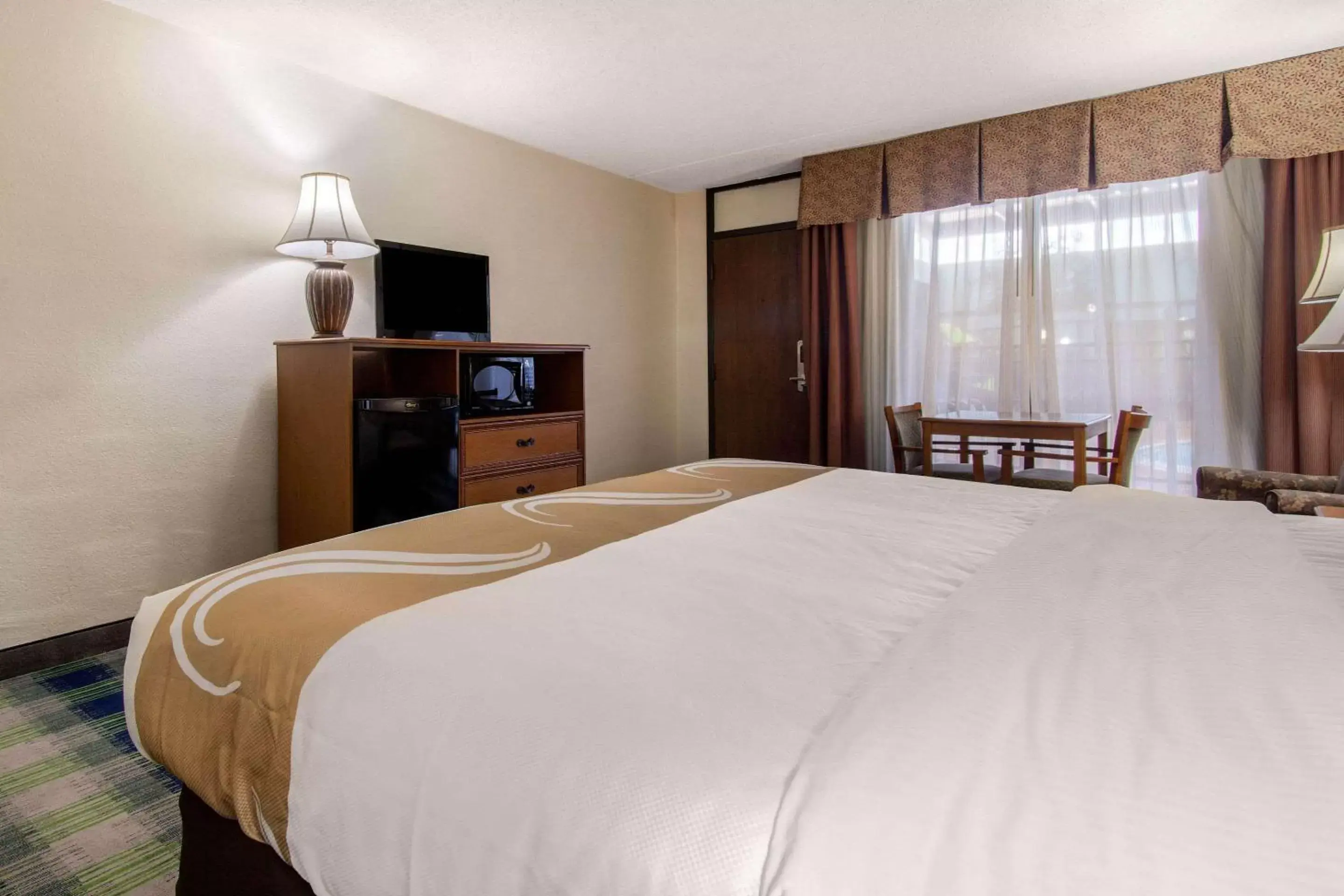 Photo of the whole room, Bed in Quality Inn - Arkansas City
