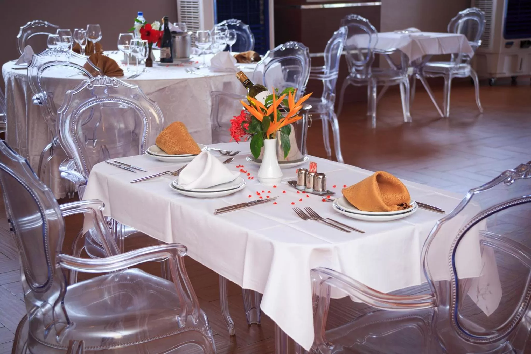 Restaurant/places to eat in El Doria Hotel