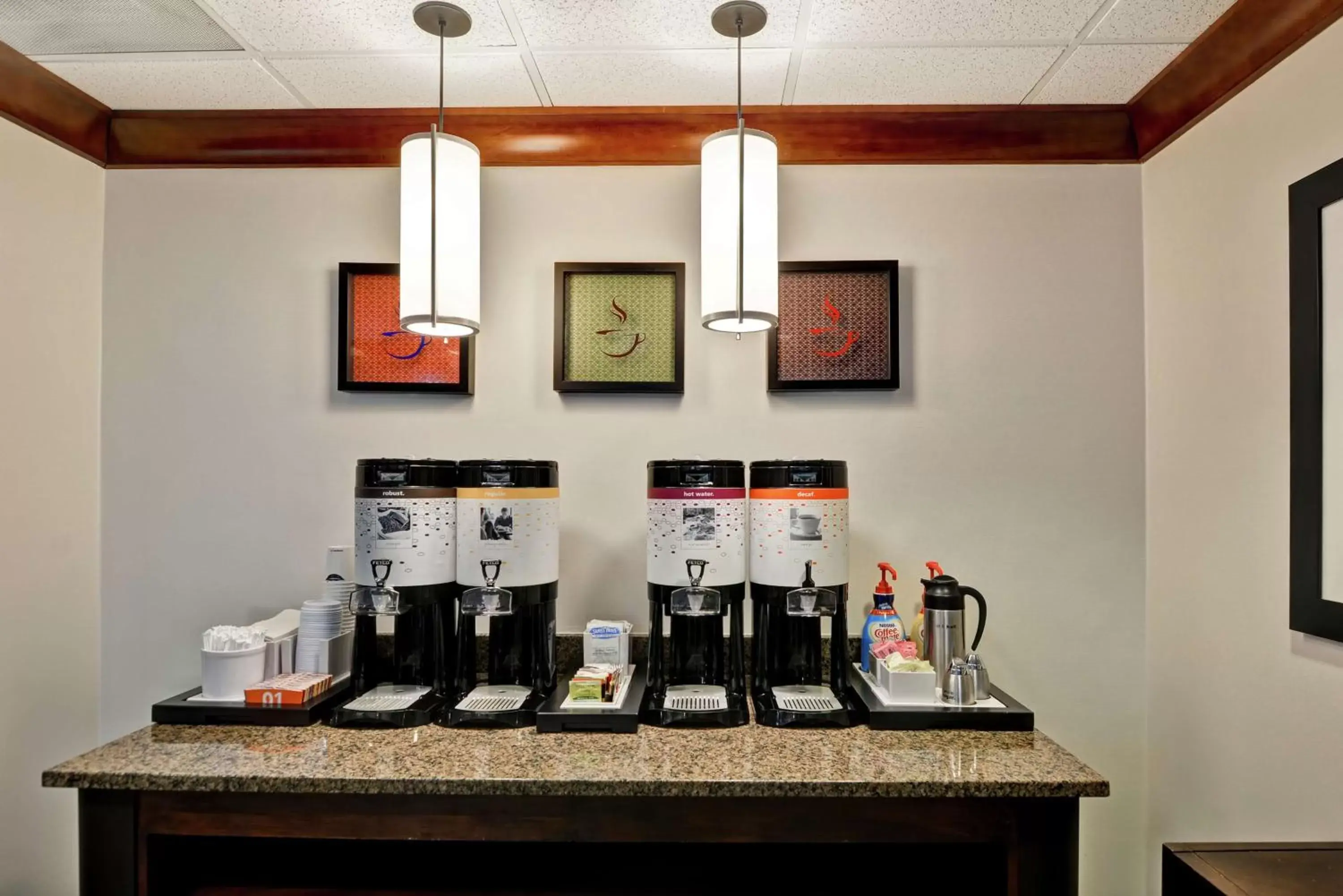 Dining area in Hampton Inn Birmingham/Mountain Brook