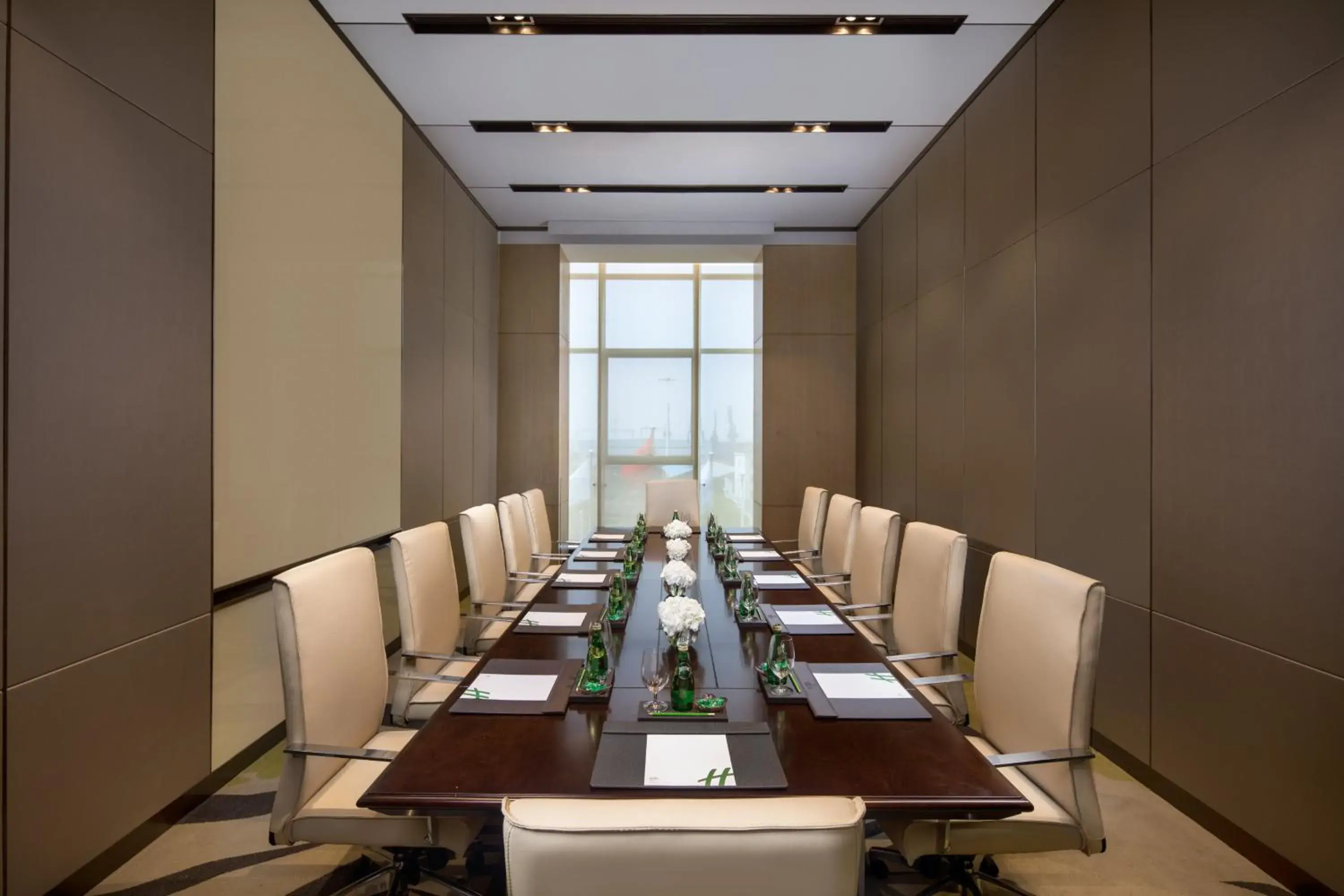 Meeting/conference room in Holiday Inn Nanjing Harbour, an IHG Hotel