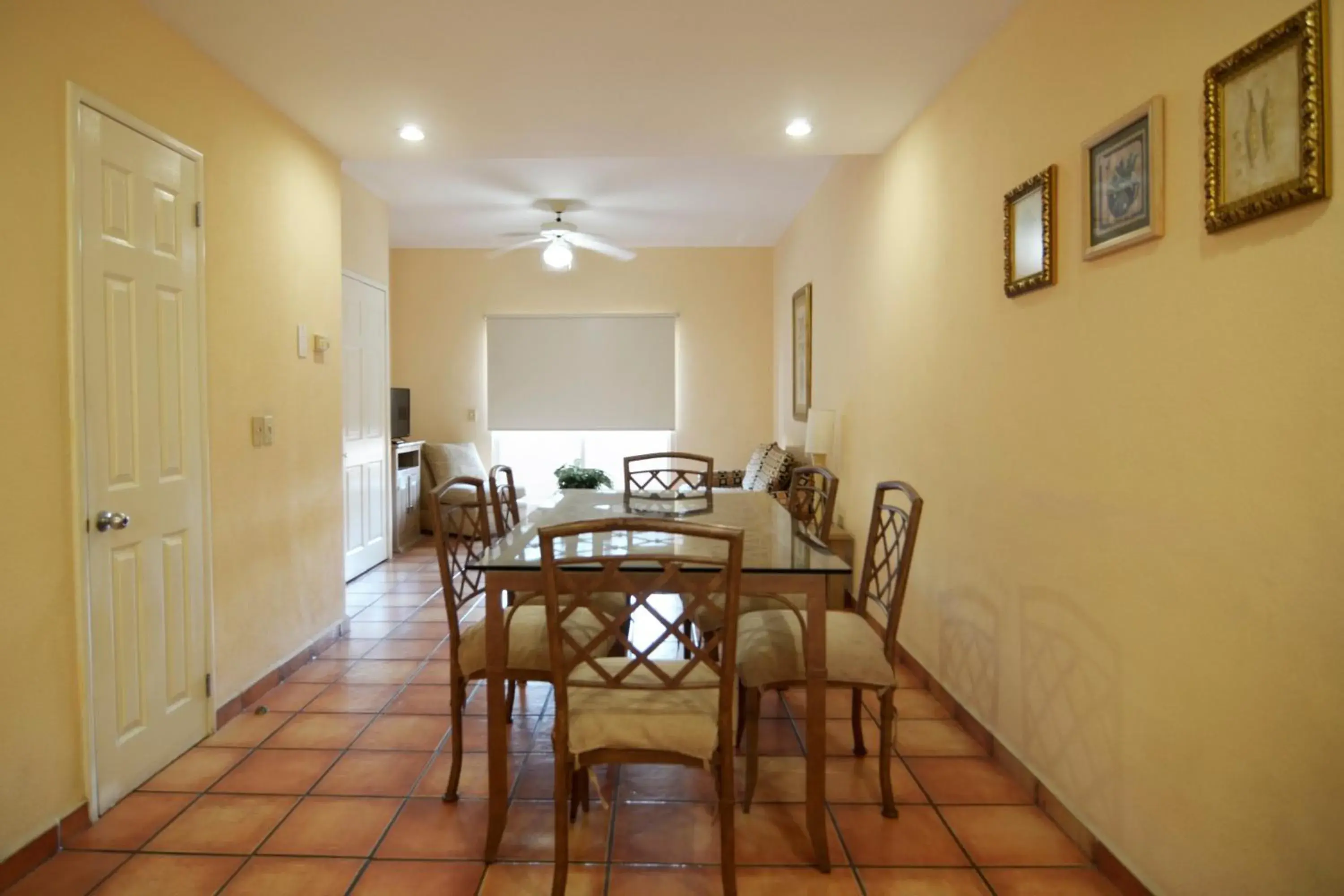 Dining Area in Suites Las Palmas