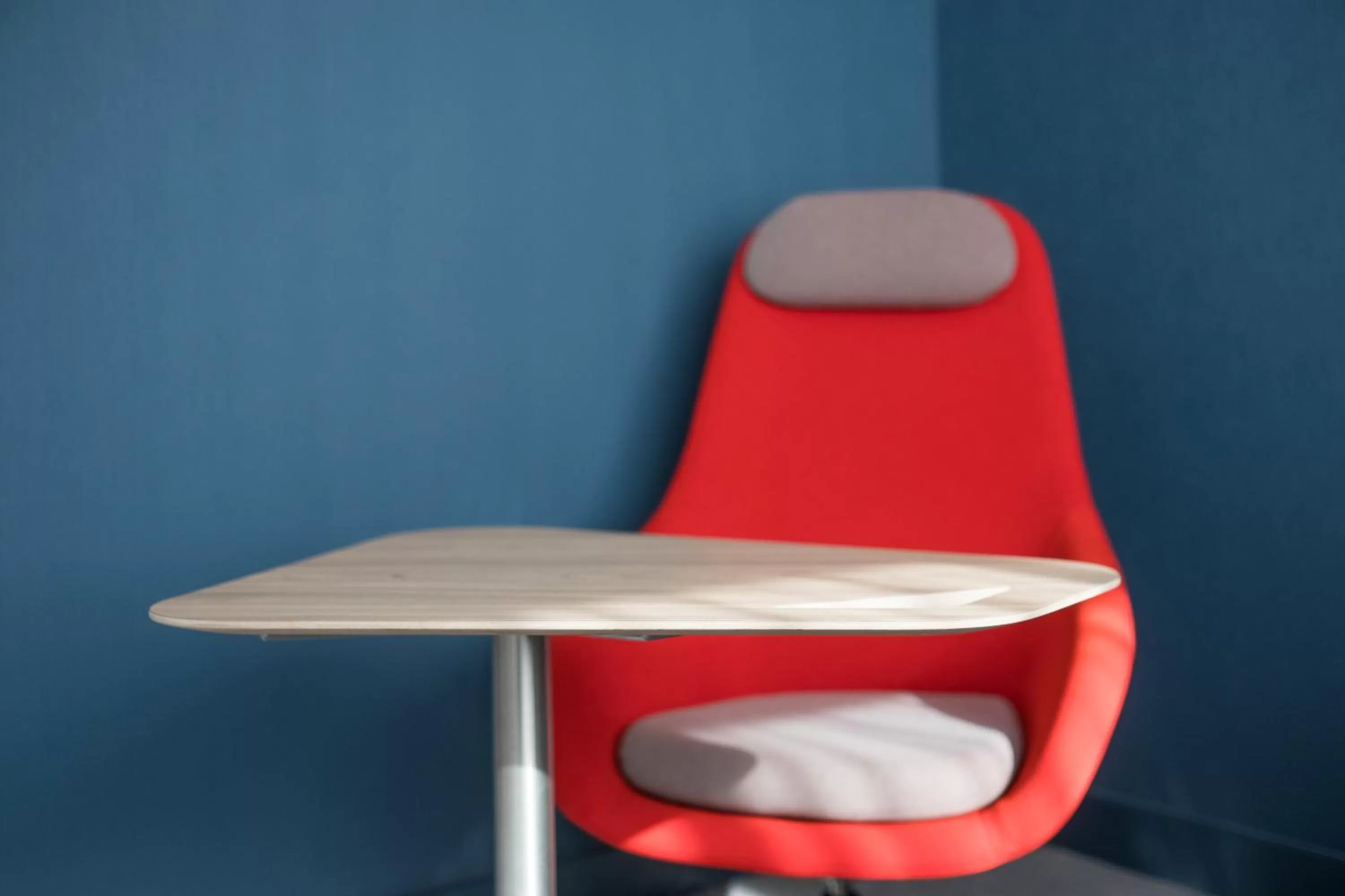 Seating area in Holiday Inn Express Amsterdam - North Riverside by IHG