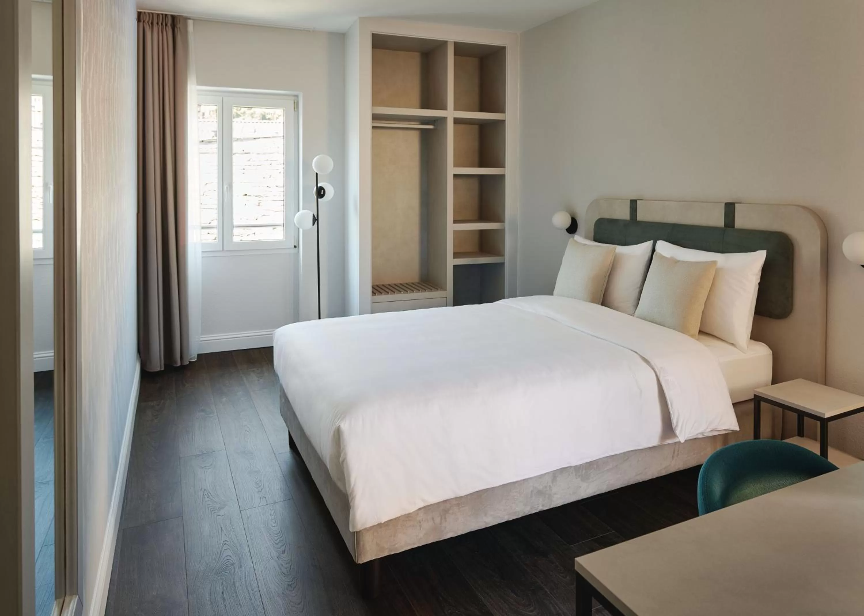 Bedroom, Bed in Vista Lakefront Boutique Hotel