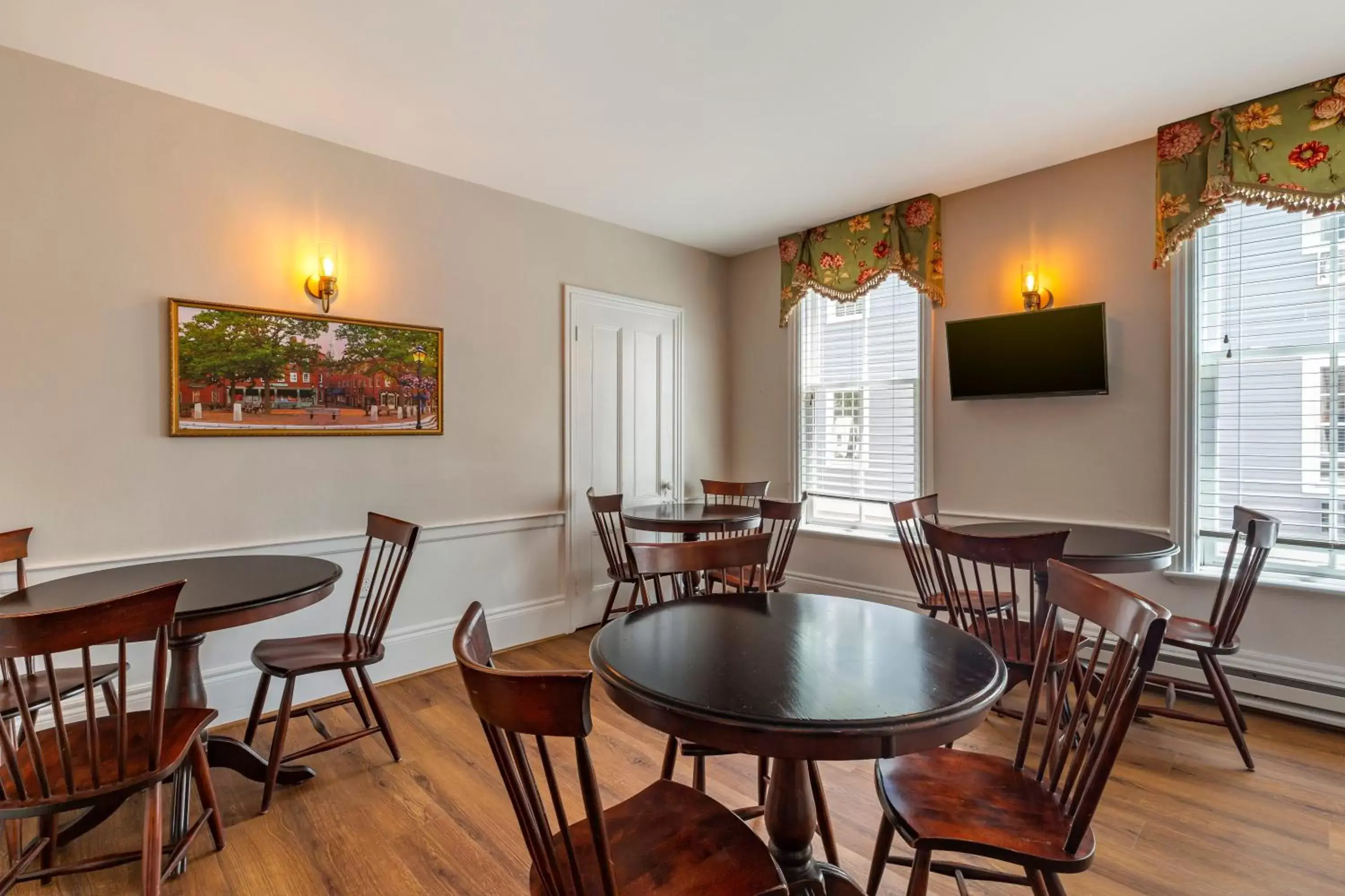 Breakfast, Dining Area in Essex Street Inn & Suites, Ascend Hotel Collection