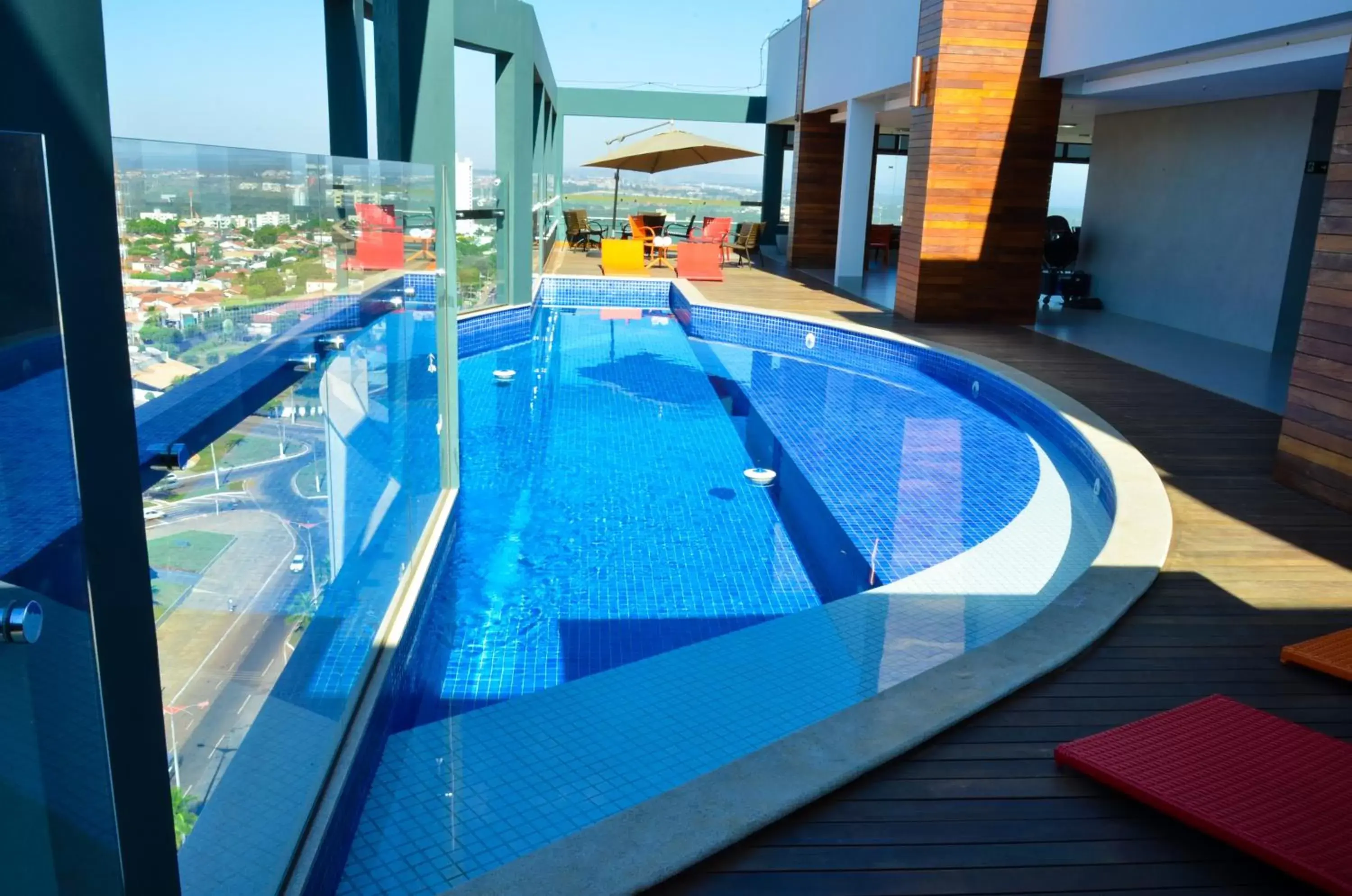 Seating area, Swimming Pool in Comfort Hotel & Suítes Rondonópolis