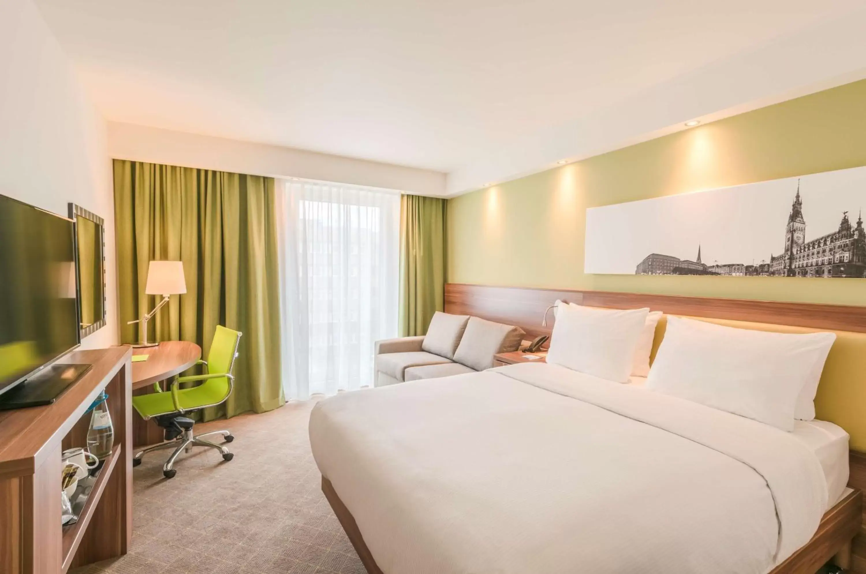 Bedroom, Bed in Hampton By Hilton Munich City West