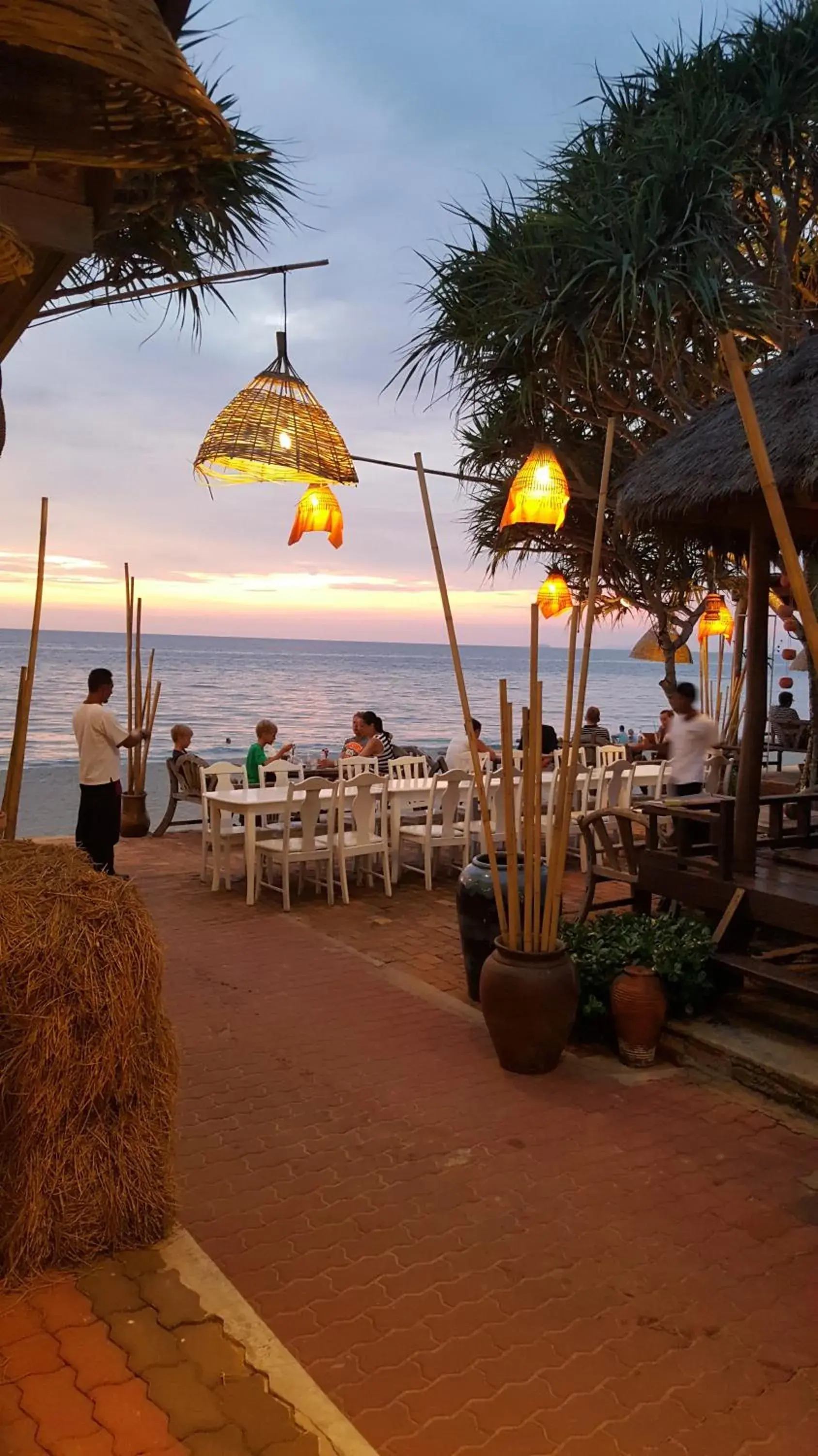 Restaurant/places to eat, Beach in Clean Beach Resort