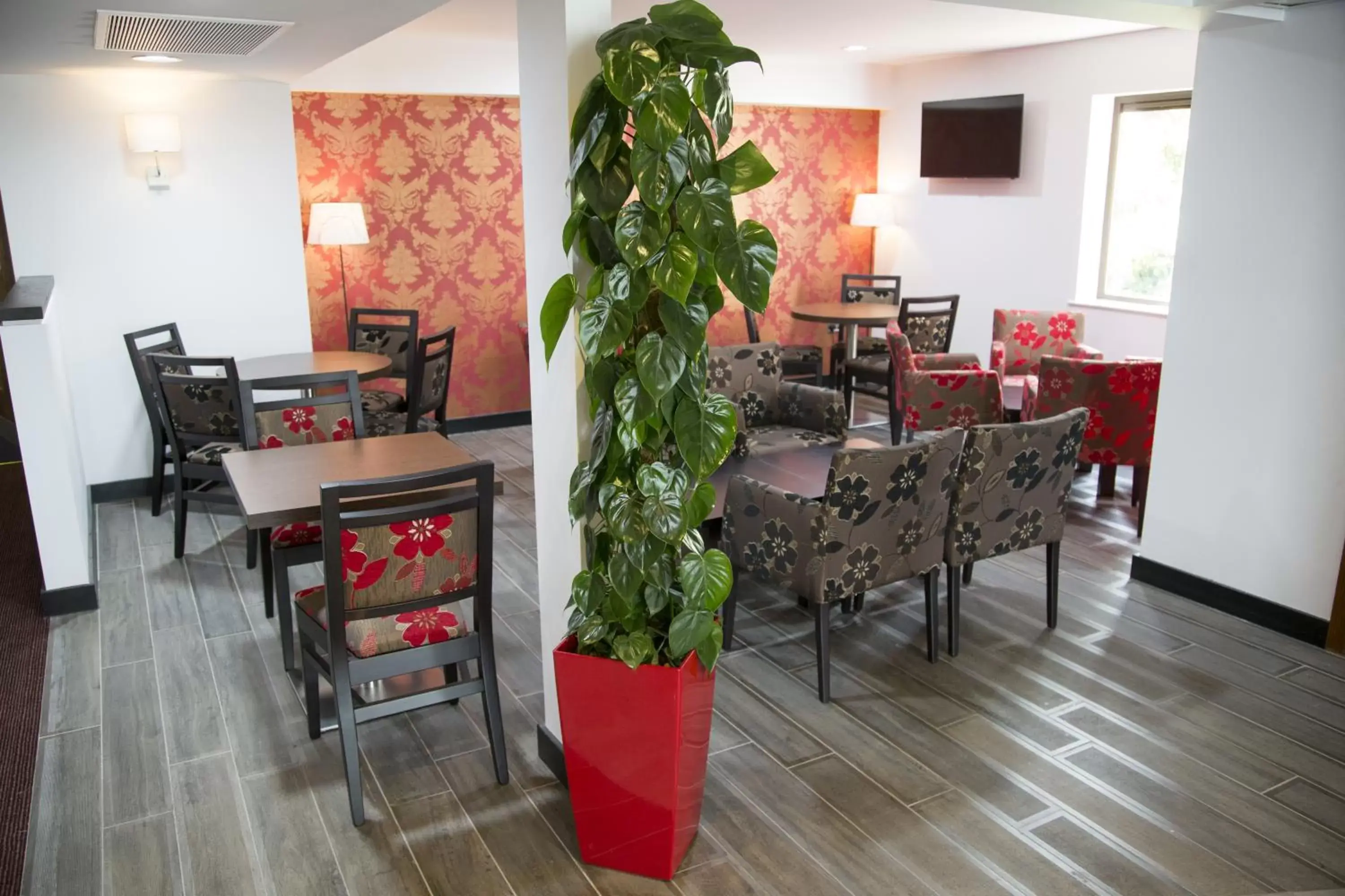 Dining area, Restaurant/Places to Eat in Ramada Cambridge