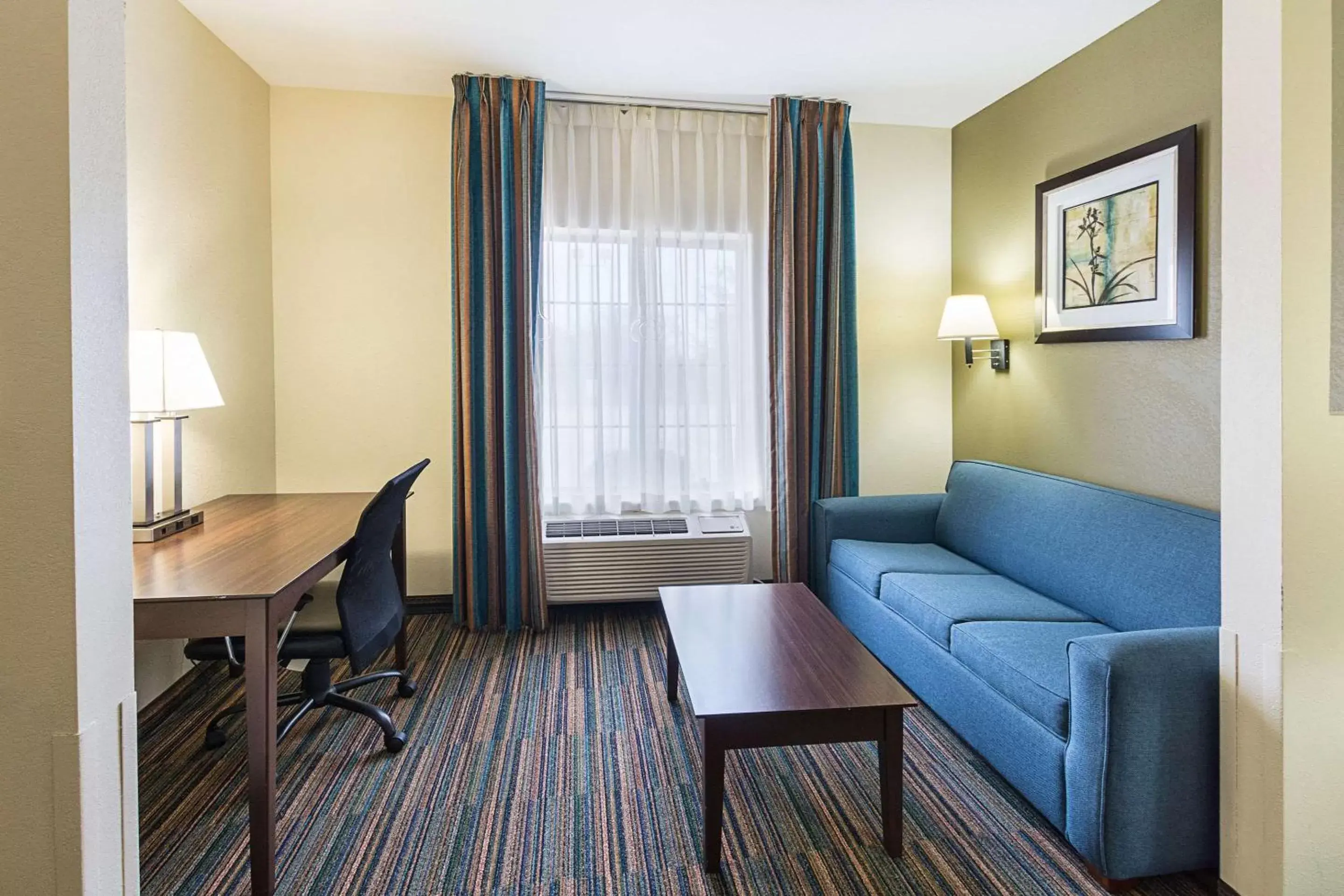 Photo of the whole room in Quality Suites Photo of the whole room in Quality Suites