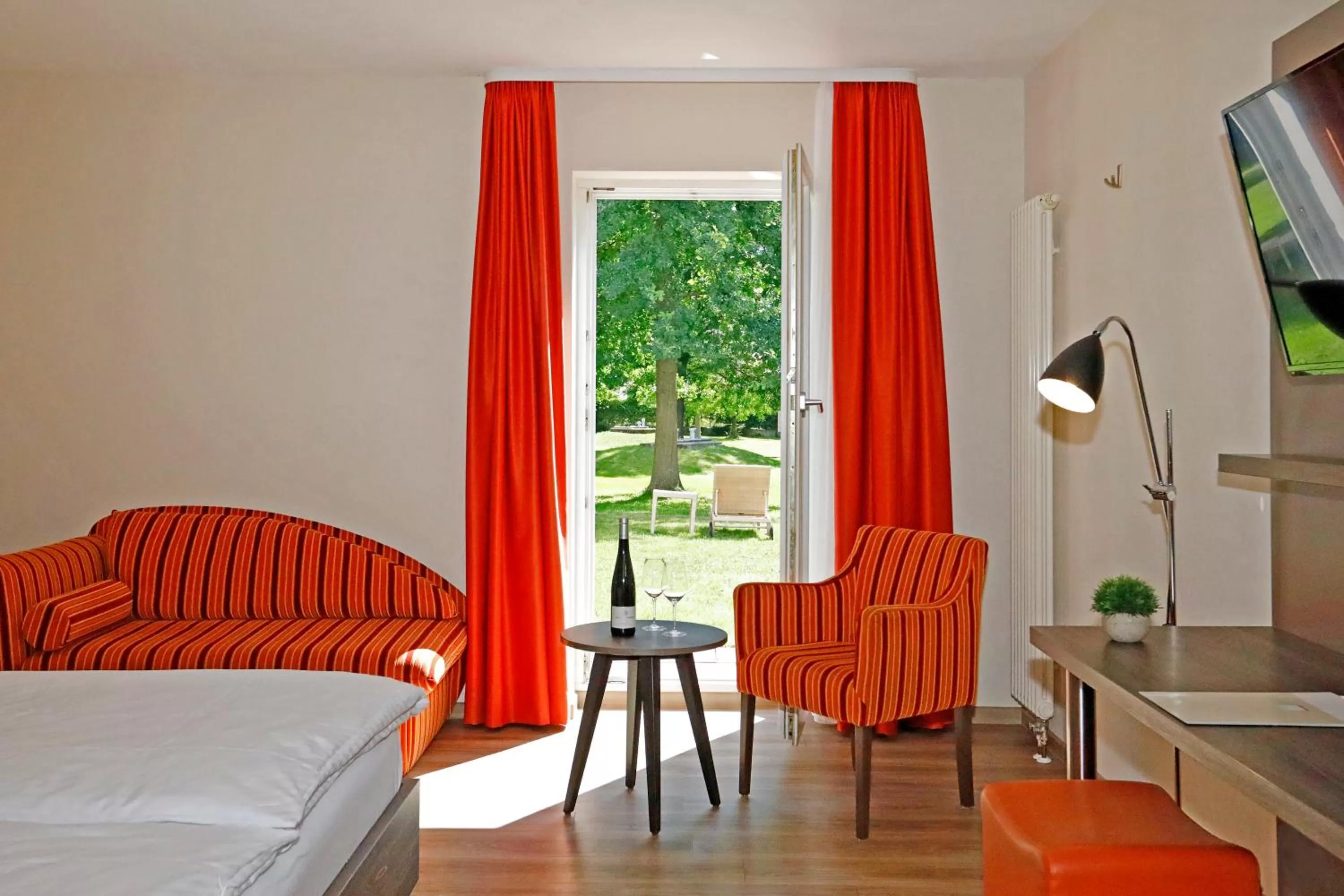 Living room, Bed in Landhotel Altes Wasserwerk GbR