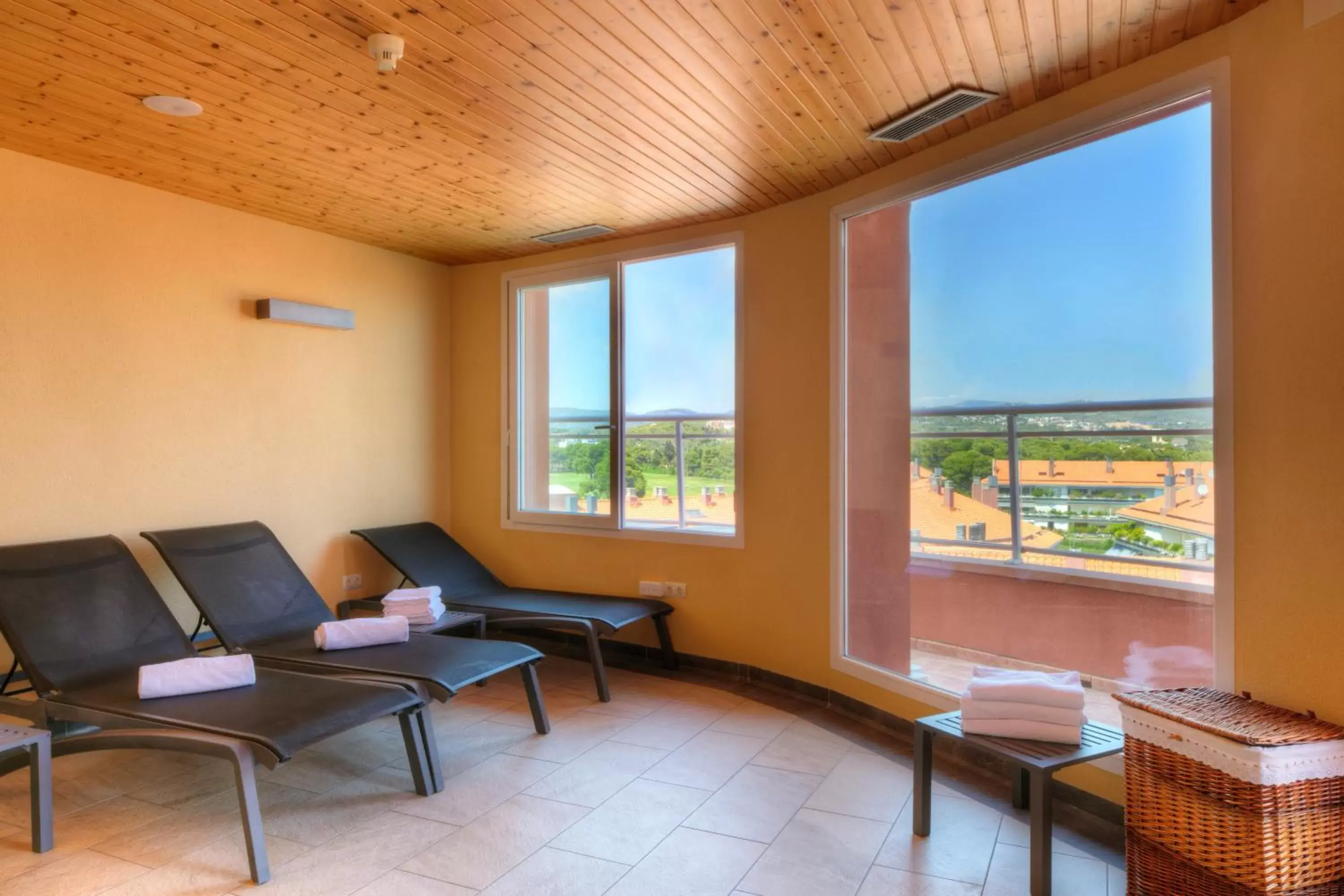 Solarium, Seating Area in Sunway Playa Golf & Spa Sitges