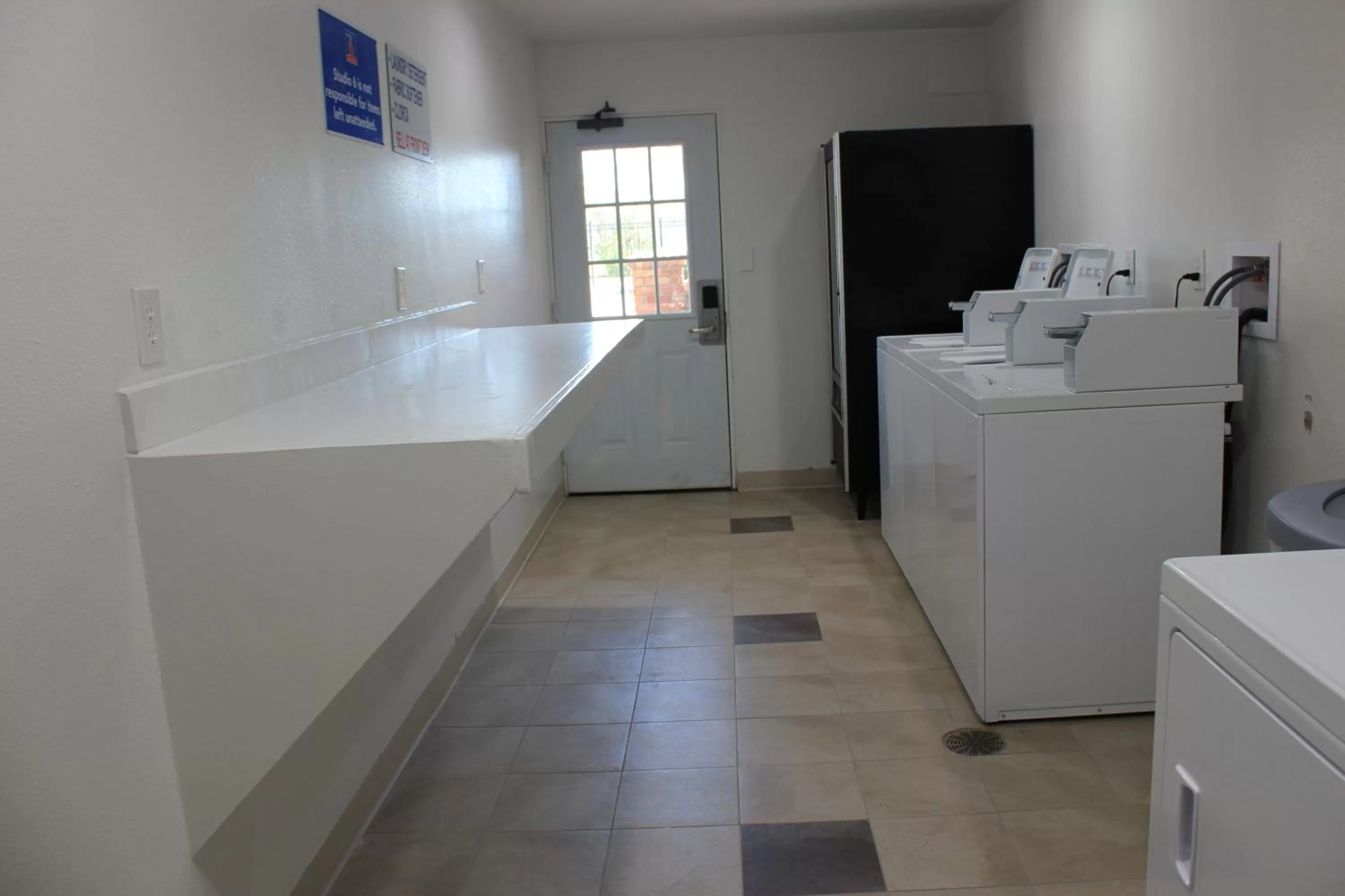 Kitchen/Kitchenette in Studio 6-Houston, TX - East