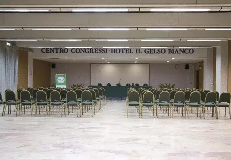 Business facilities in Il Gelso Bianco