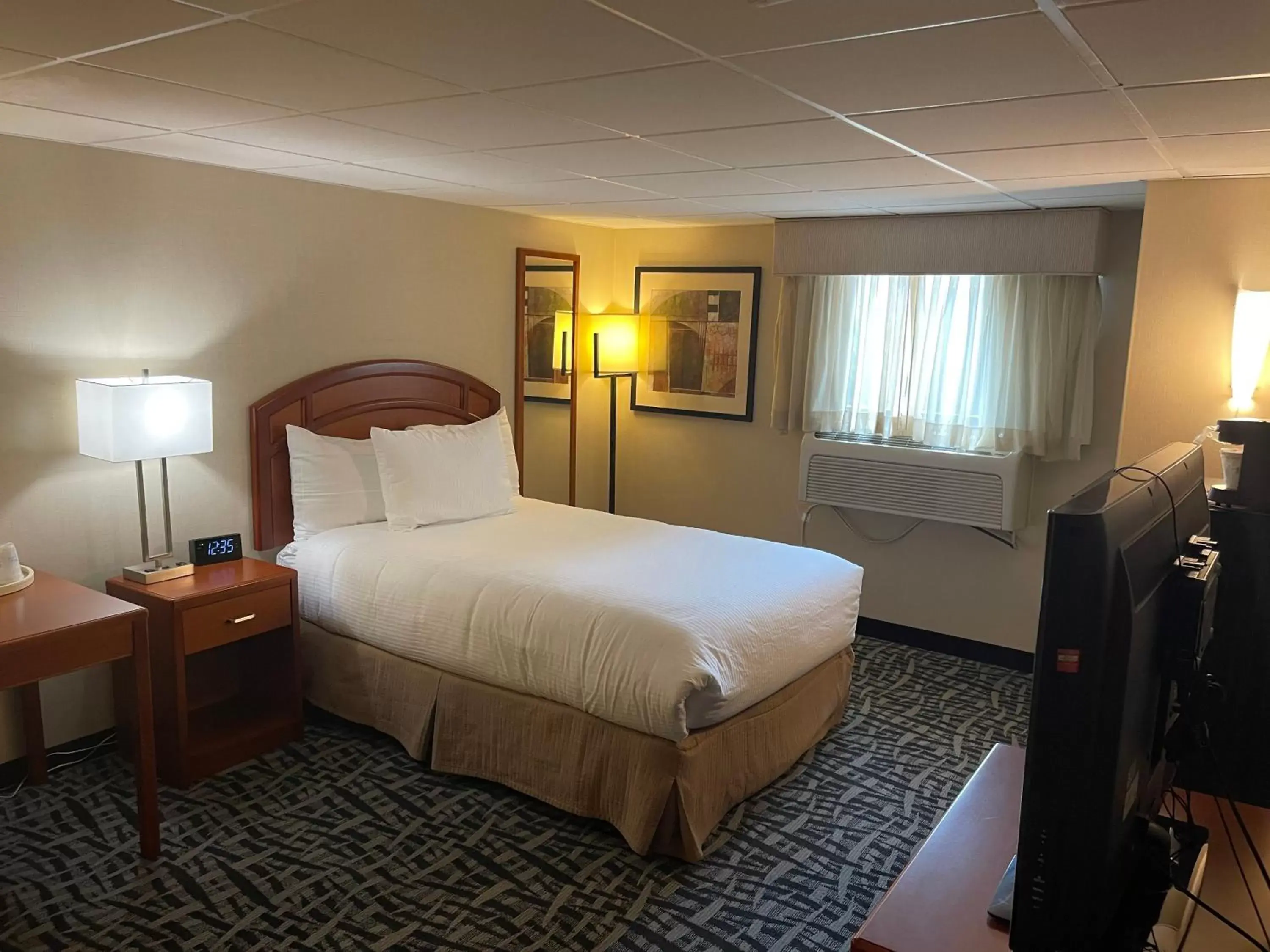 Guests, Bed in Best Western DuBois Hotel